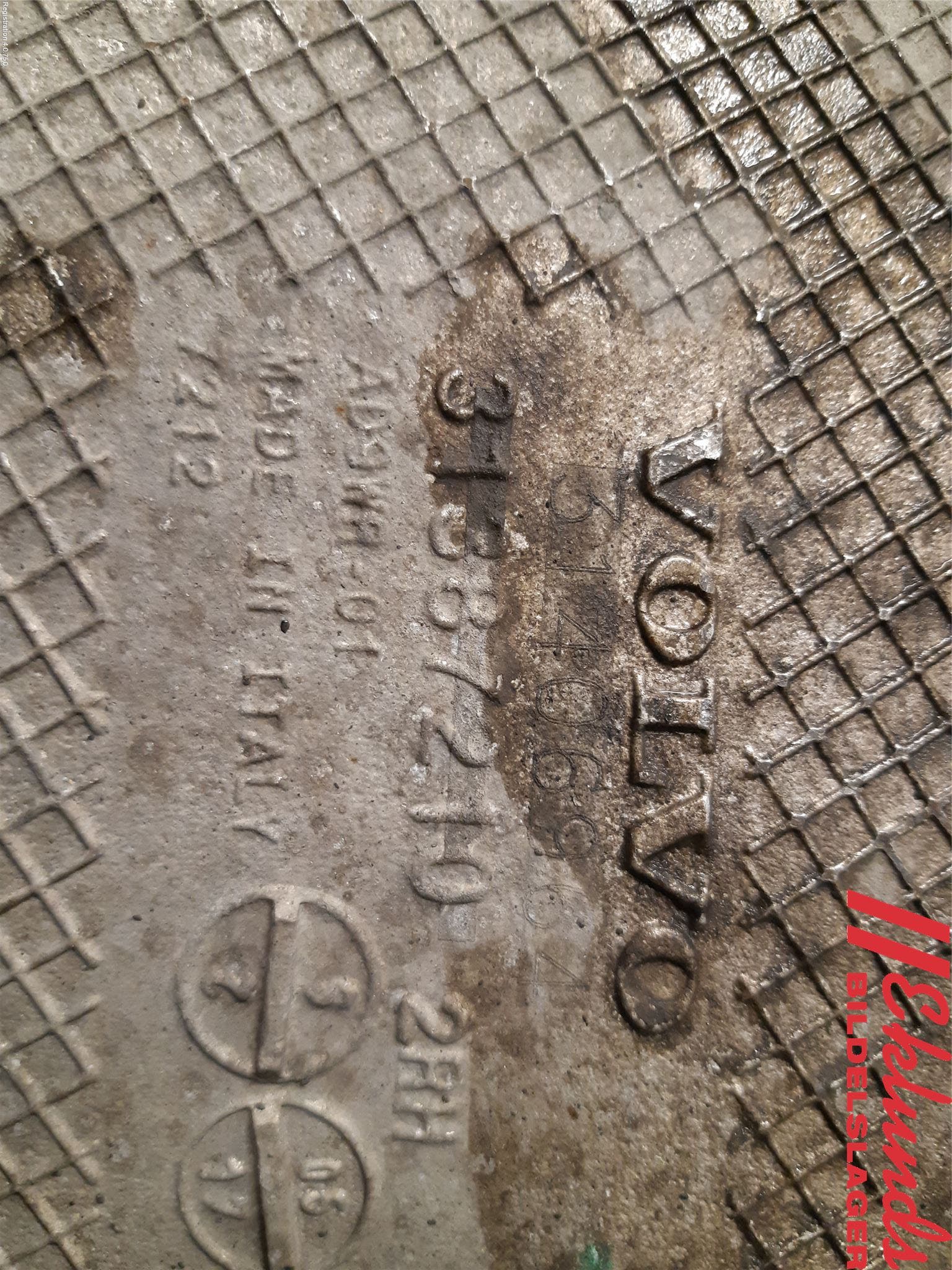 Volvo V90 17->> Bärarm Bak Höger