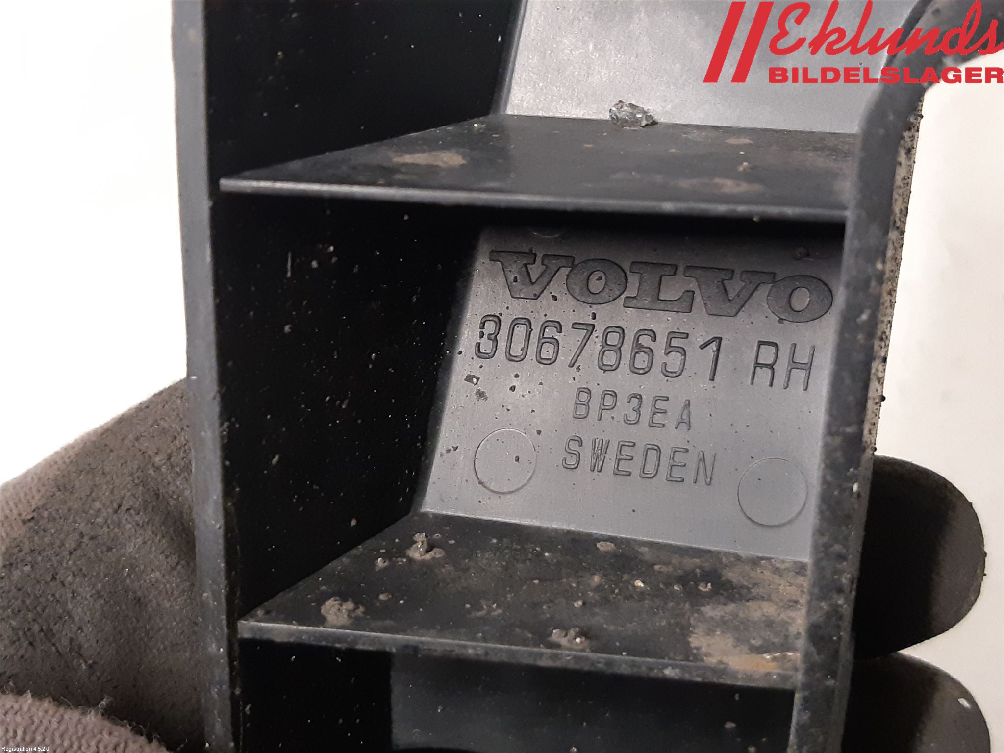 Volvo XC70 08-13 Stötfångarfäste Bak Hö