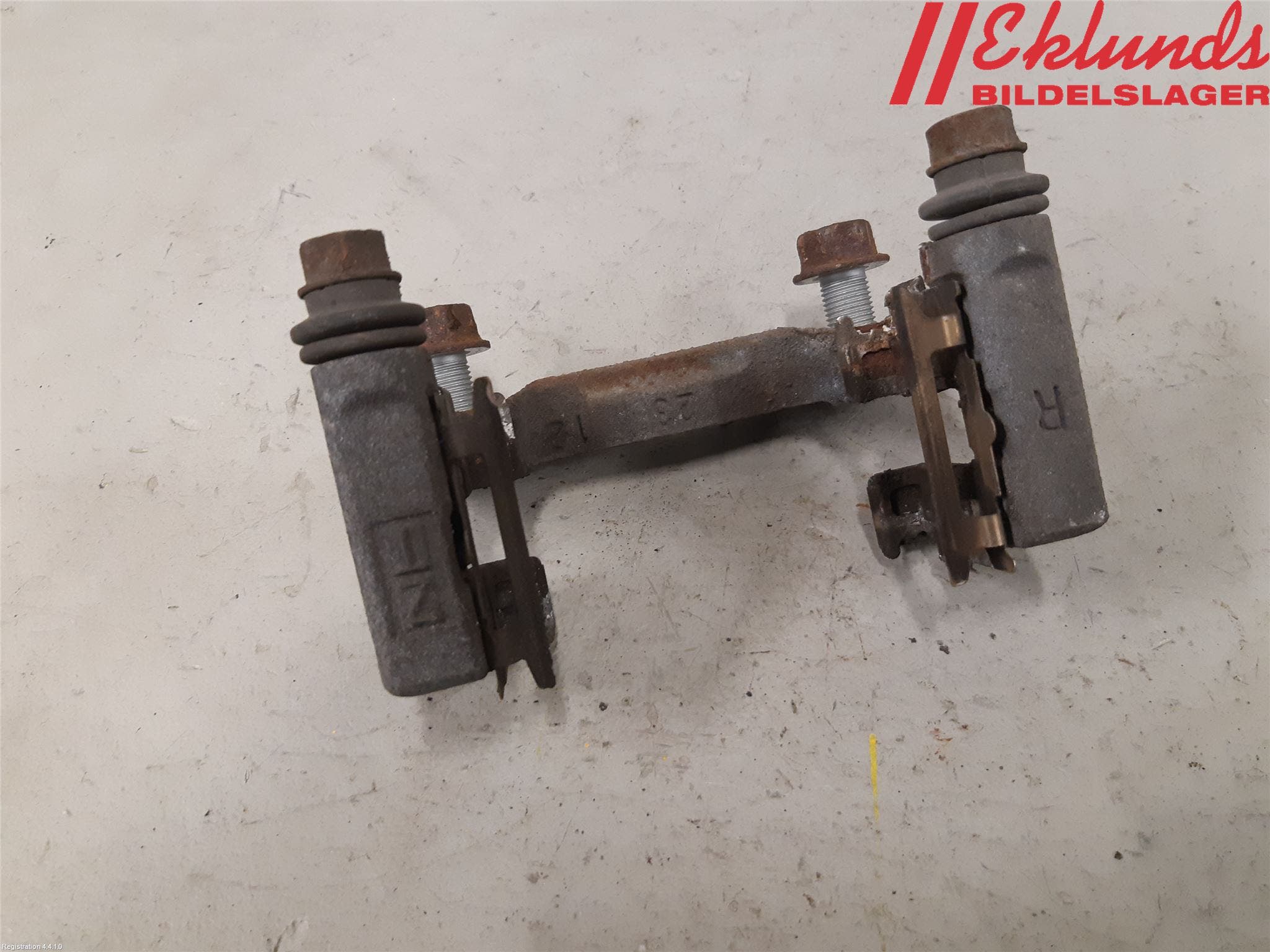 Toyota RAV4 13-18 Bromsokshållare