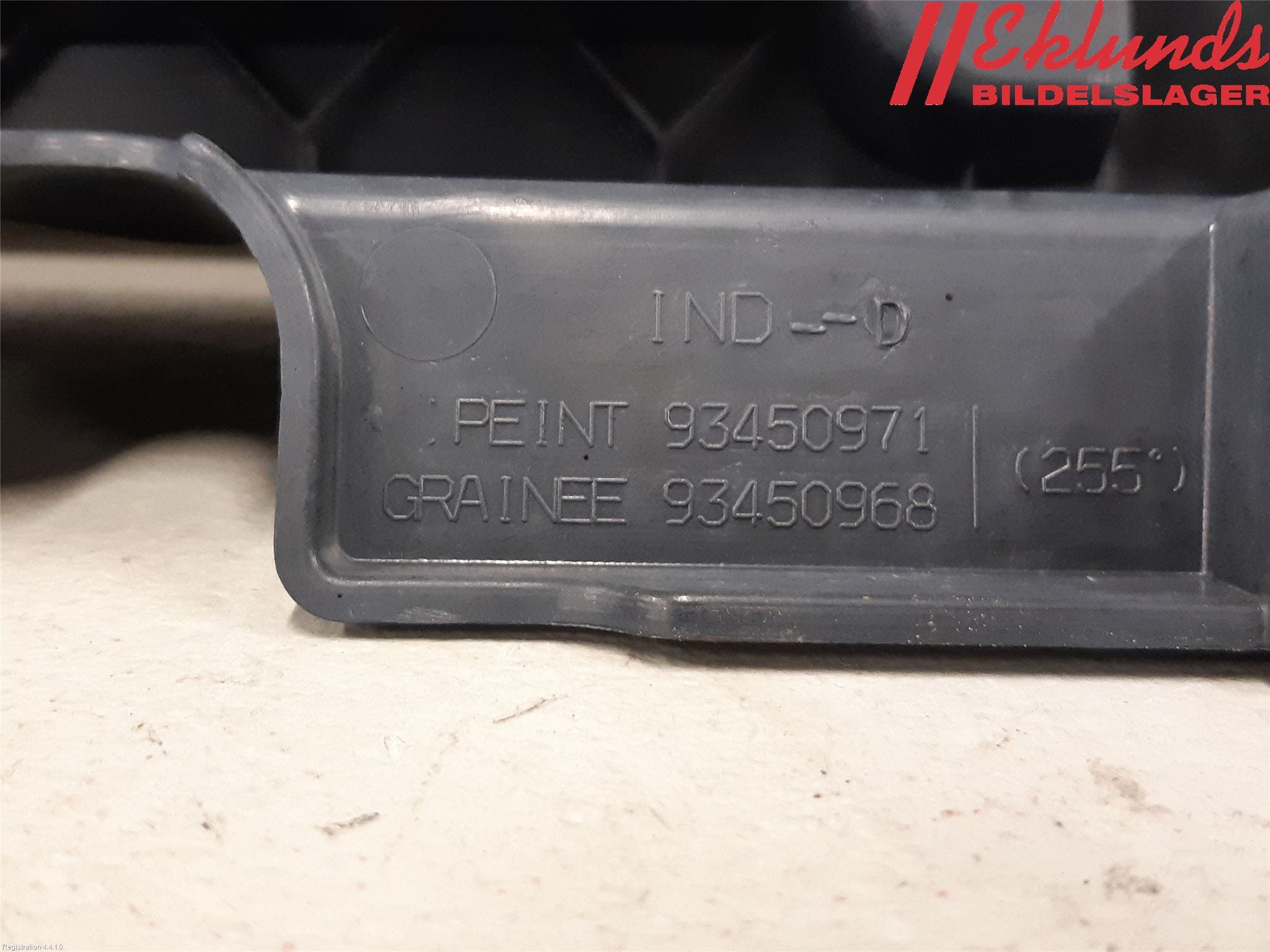 Opel VIVARO 15-19 Bakljussarg