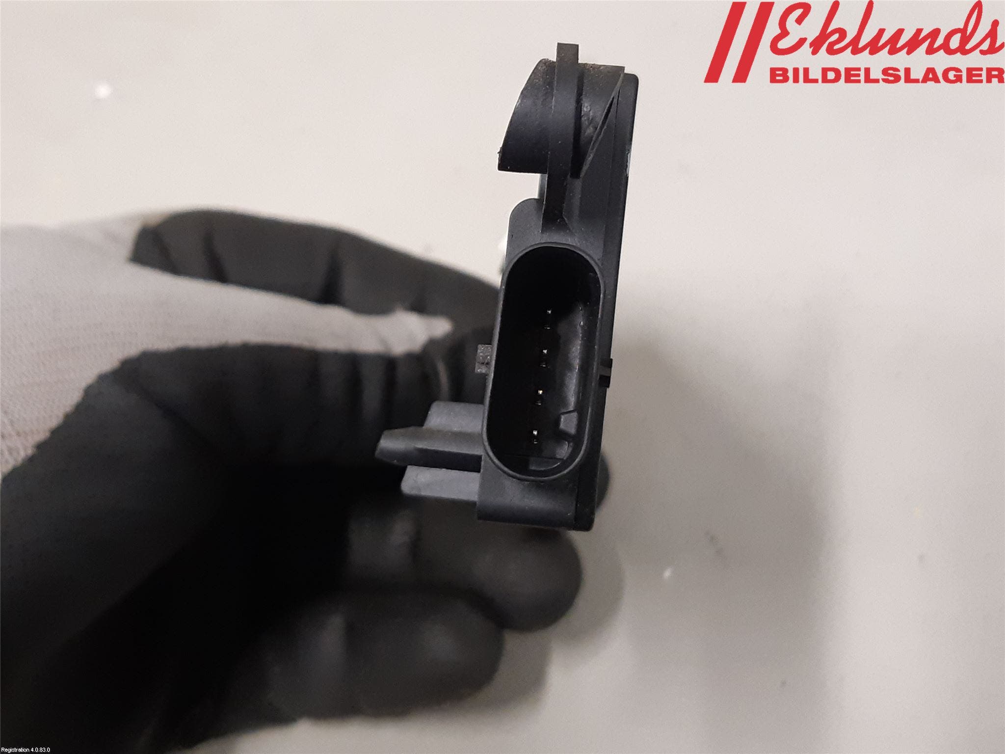 Tesla MODEL Y 21- Antenn