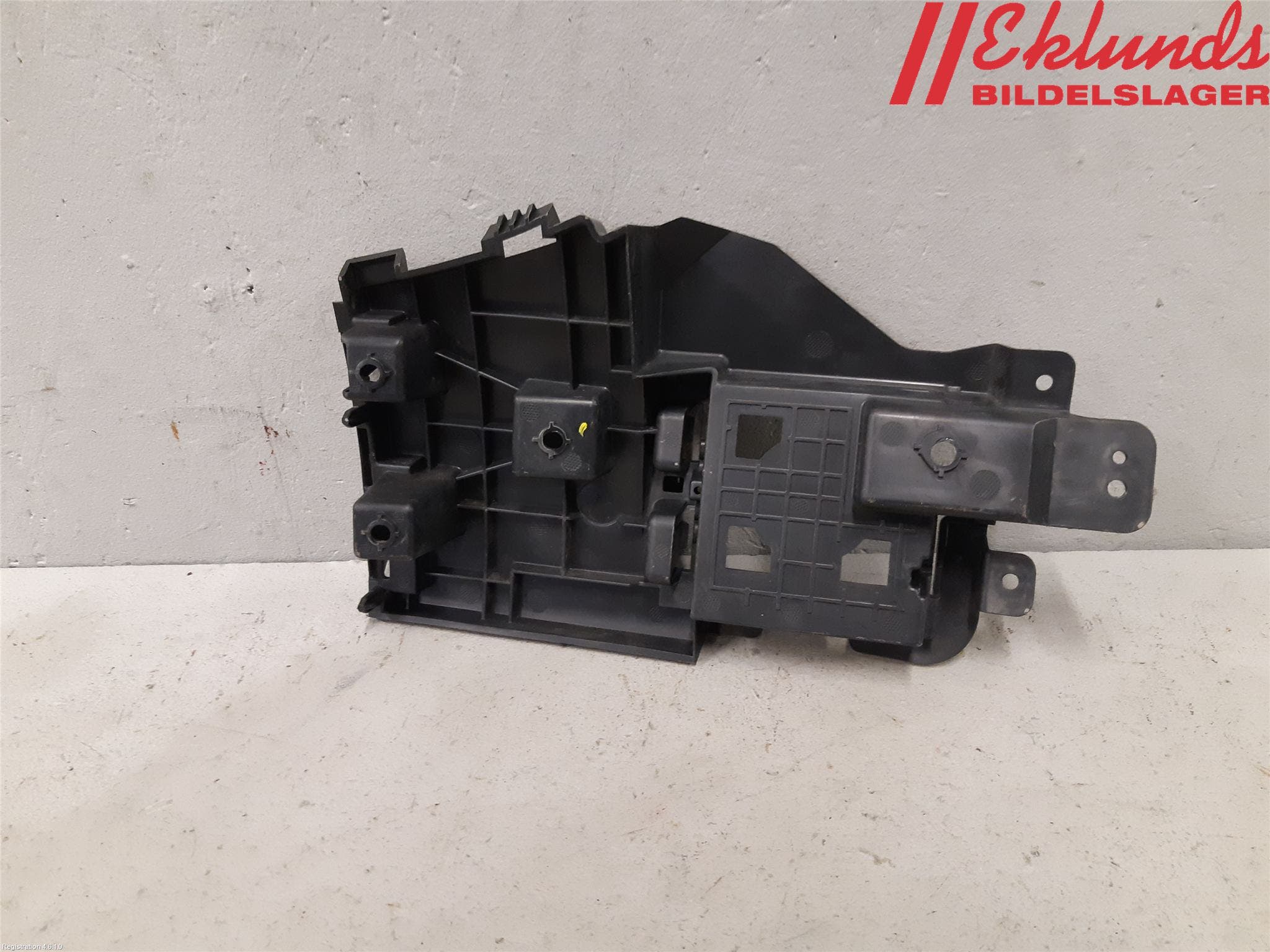 Volvo V60 14-18 Stötfångarfäste Bak Hö