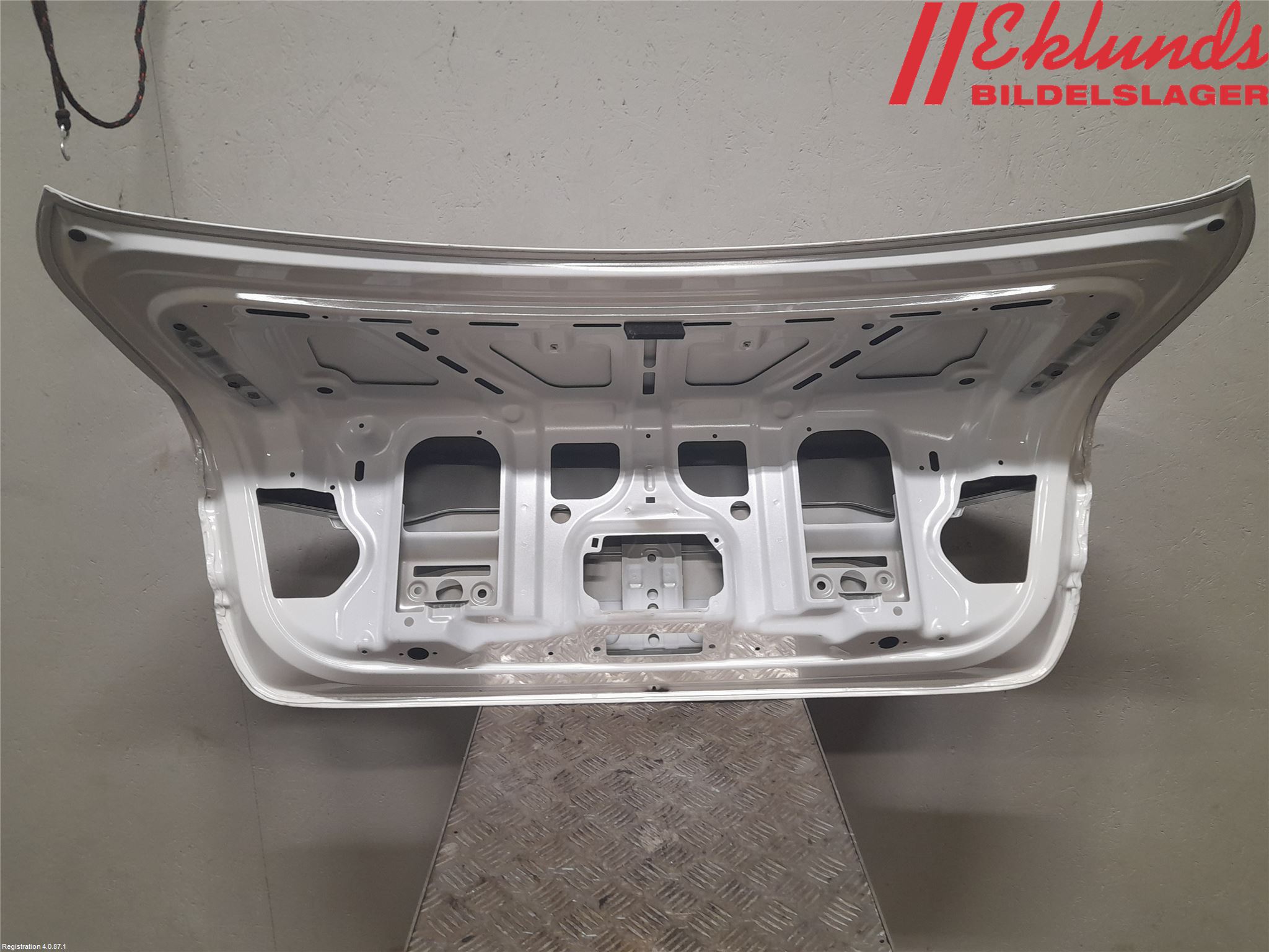 BMW 3 F30/F31/F80 12-19 Baklucka (Ej Med Ruta)