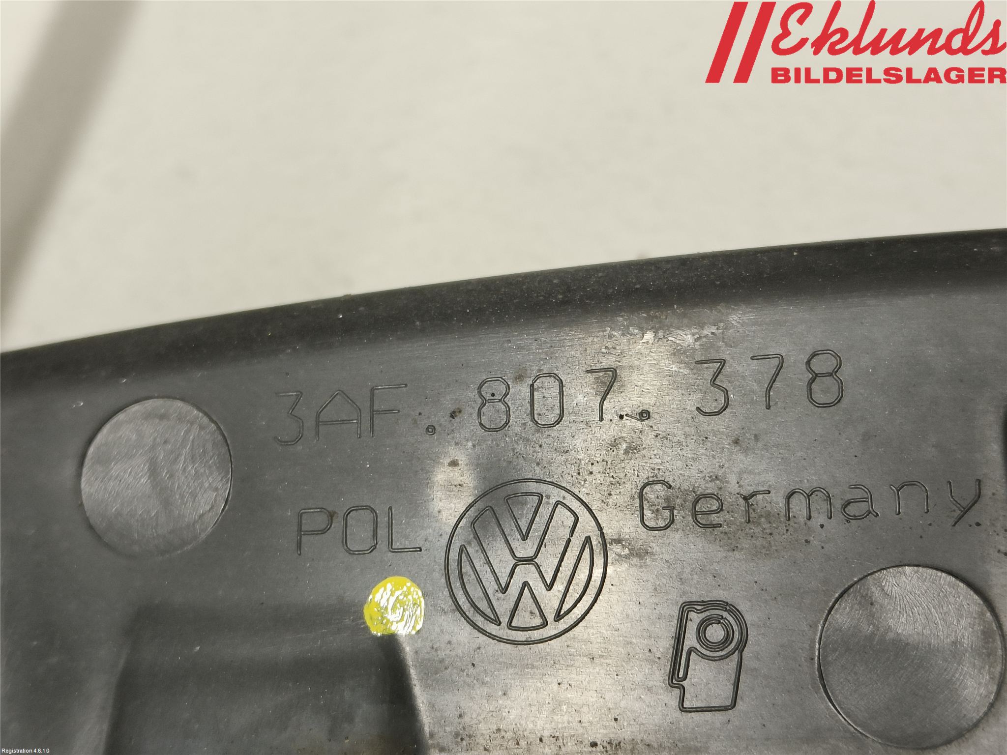 Volkswagen VW PASSAT 11-14 Stötfångarfäste Bak Hö