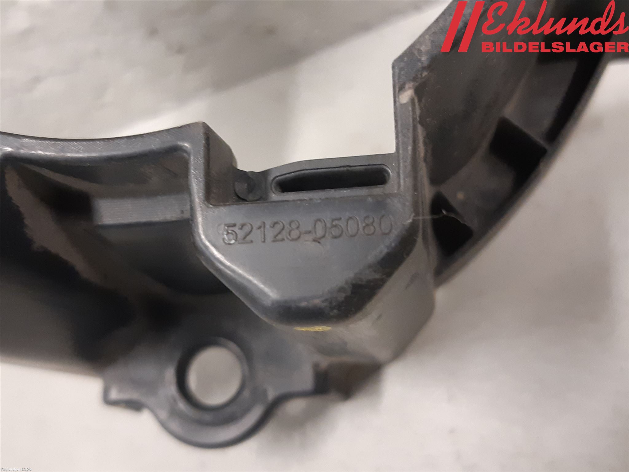 Toyota AVENSIS 09-15 Dimljussarg Fram