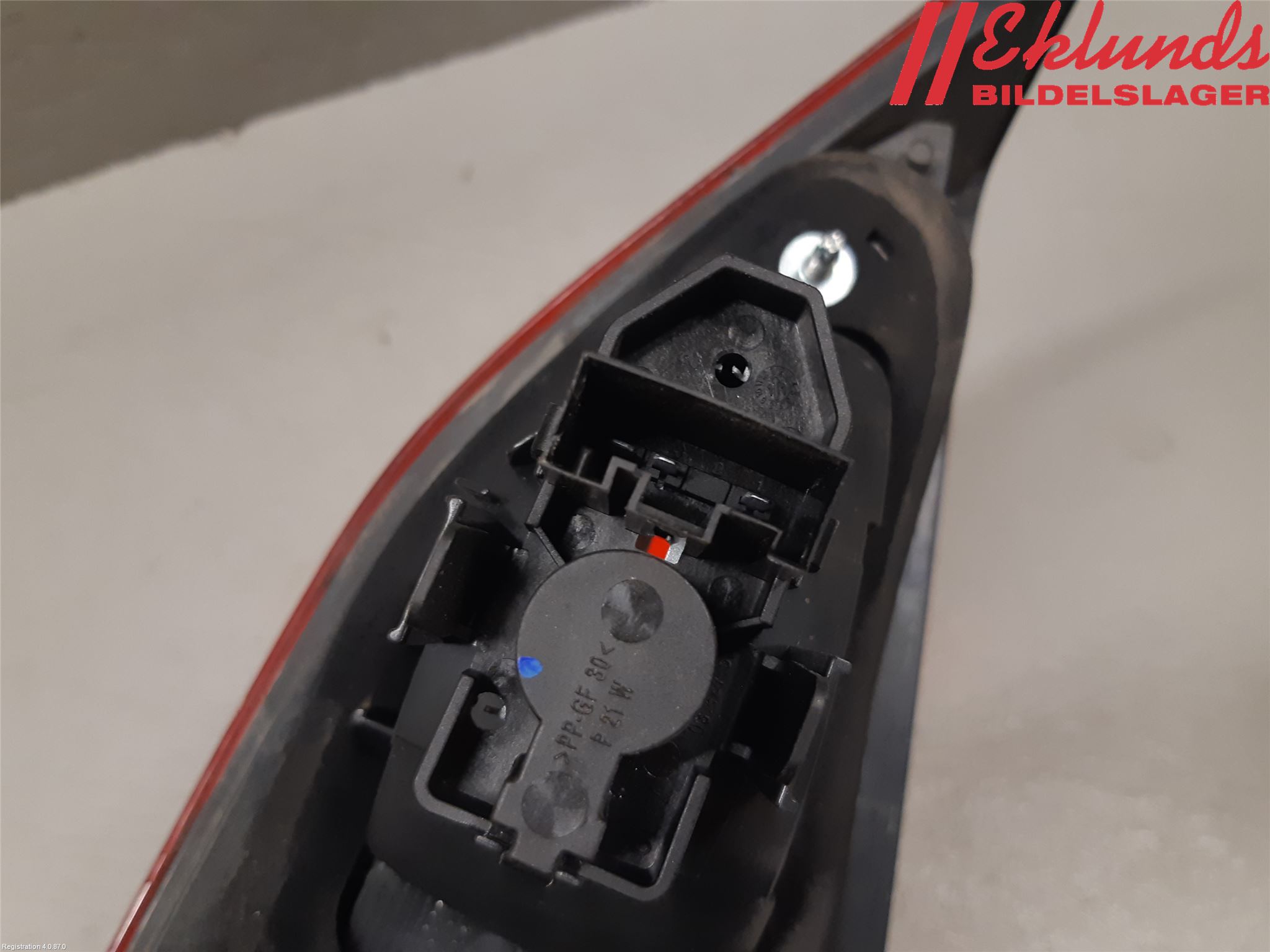 BMW X1 E84 10-15 Bakljus Lucka Vä