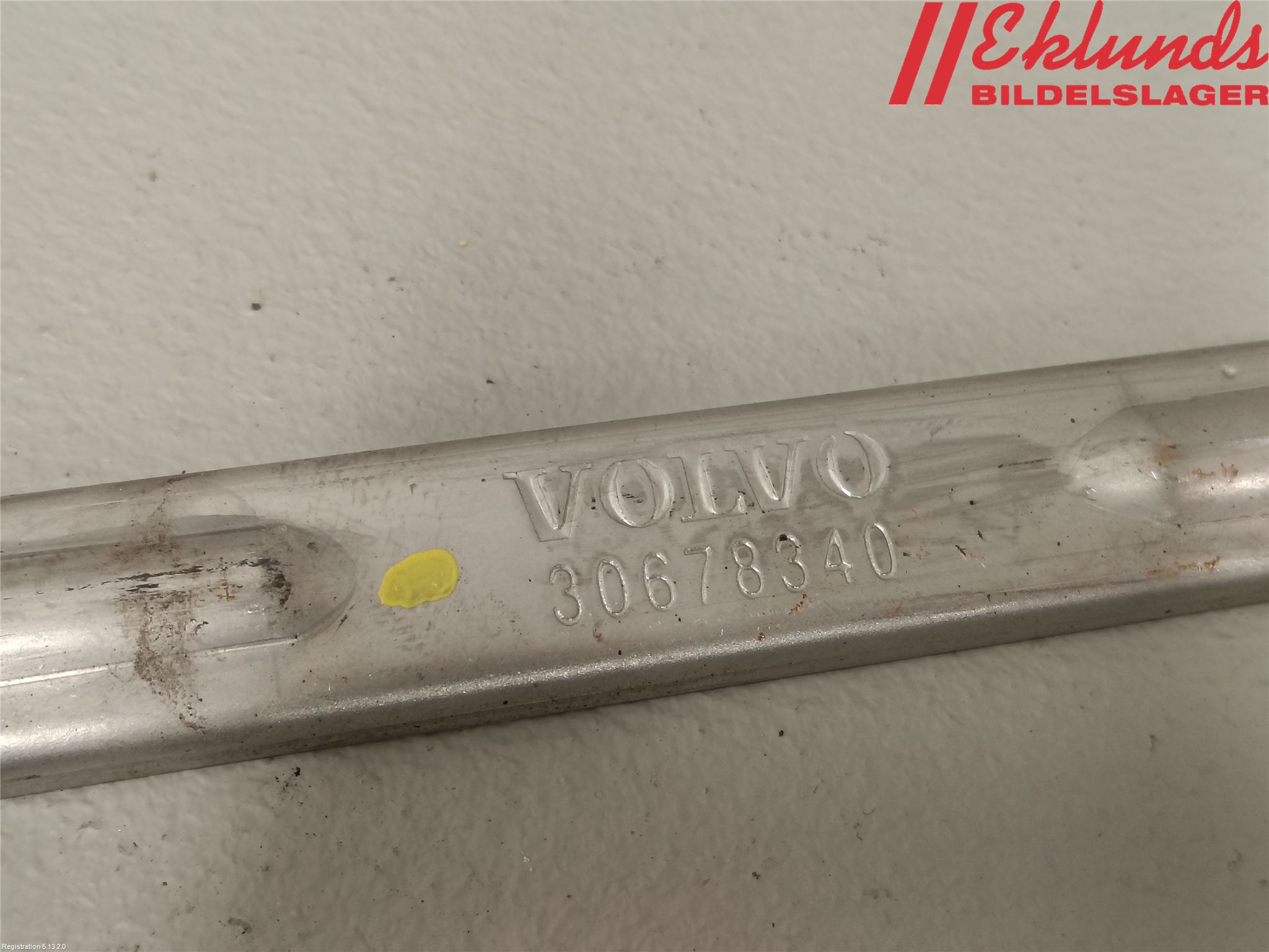 Volvo XC70 14-16 Strålkast Fästsarg