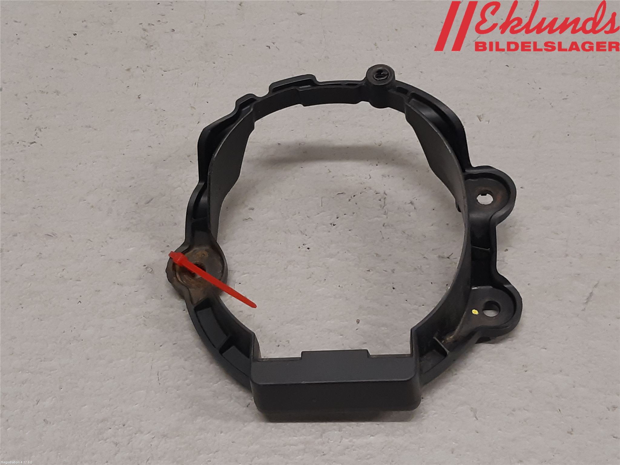 Toyota AVENSIS 09-15 Dimljussarg Fram