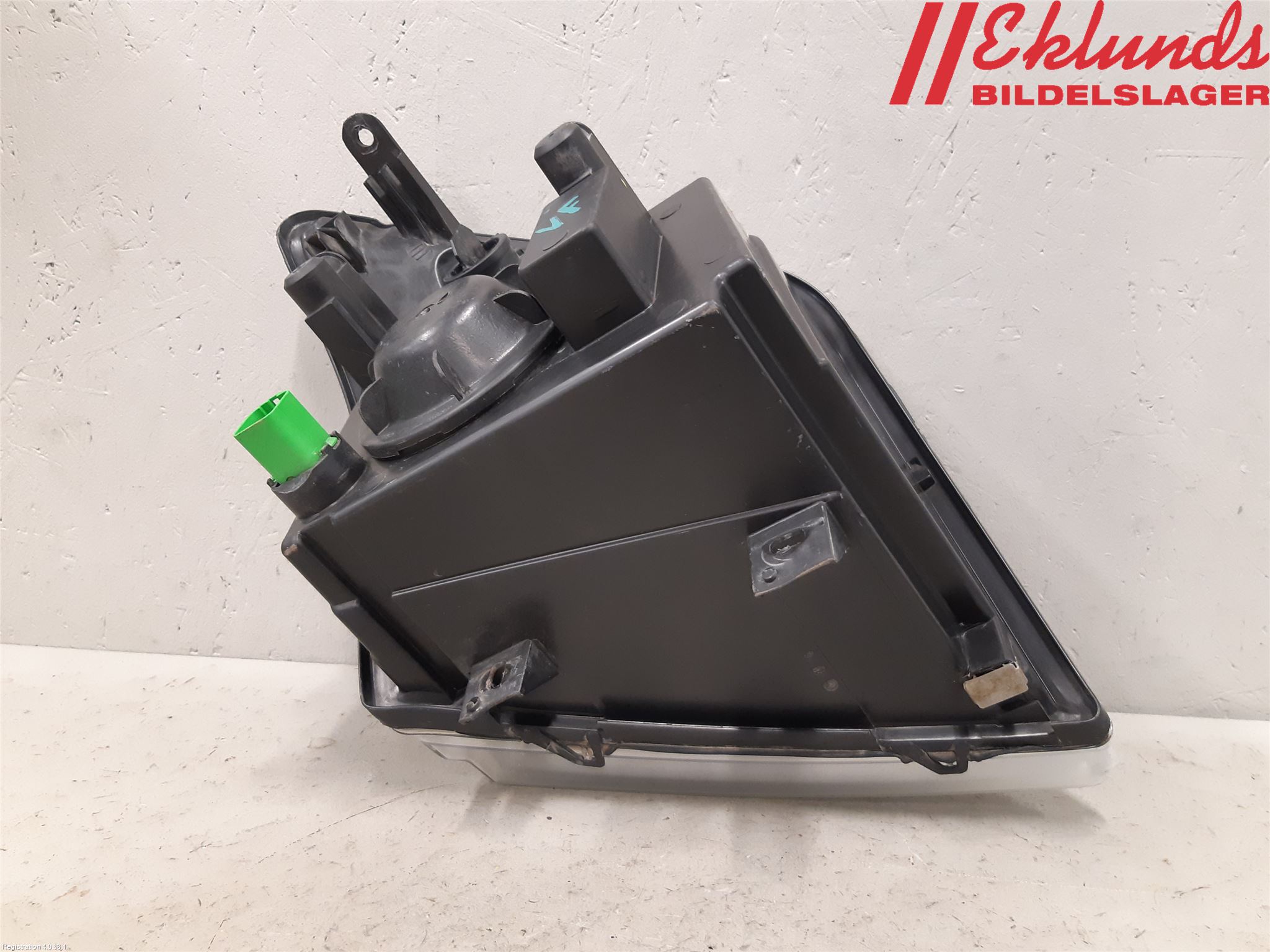 Ford TRANSIT CONNECT 09-13 Strålkastare Vänster