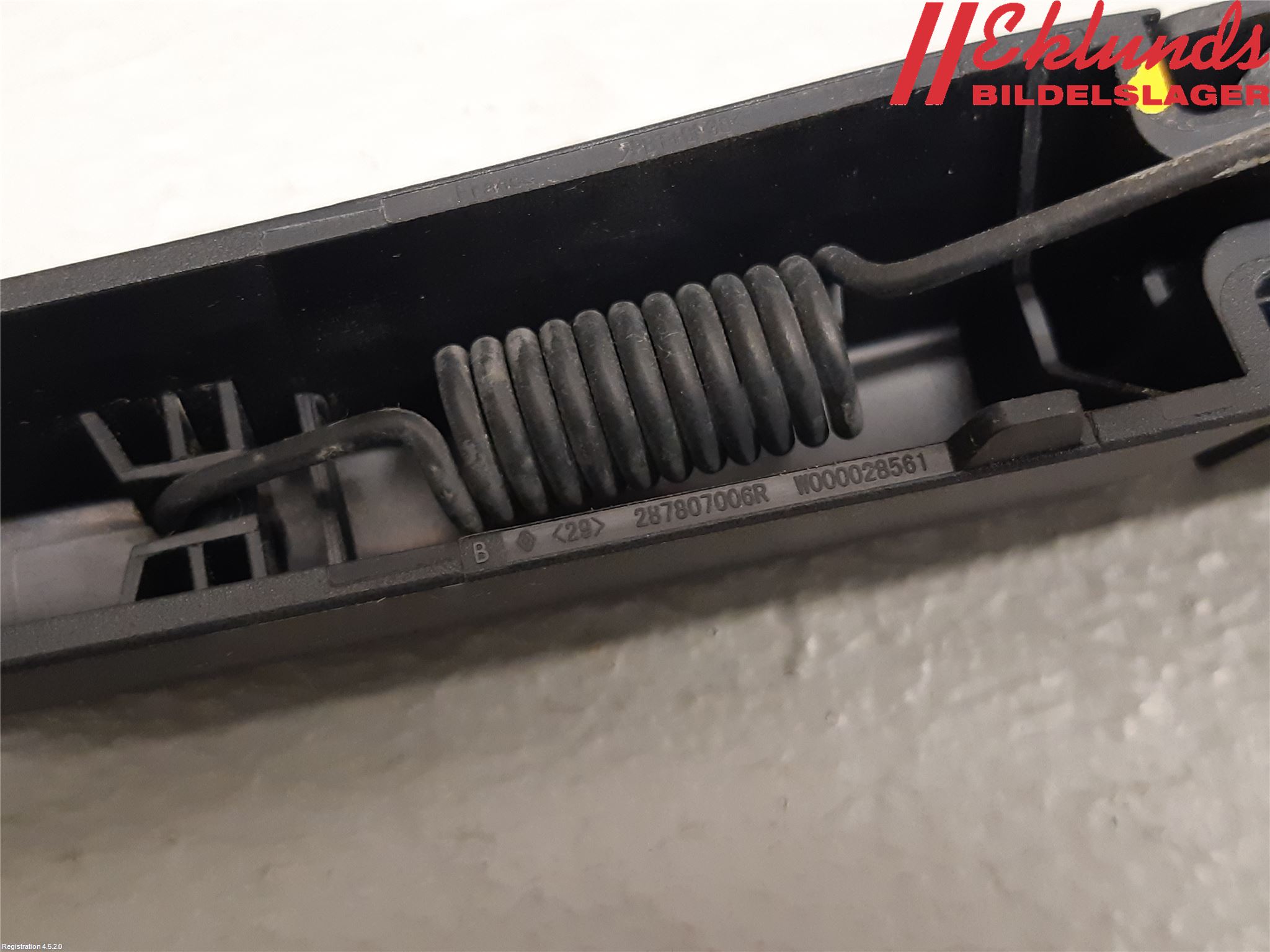 Renault CAPTUR 13-19 Torkararm-Bakruta