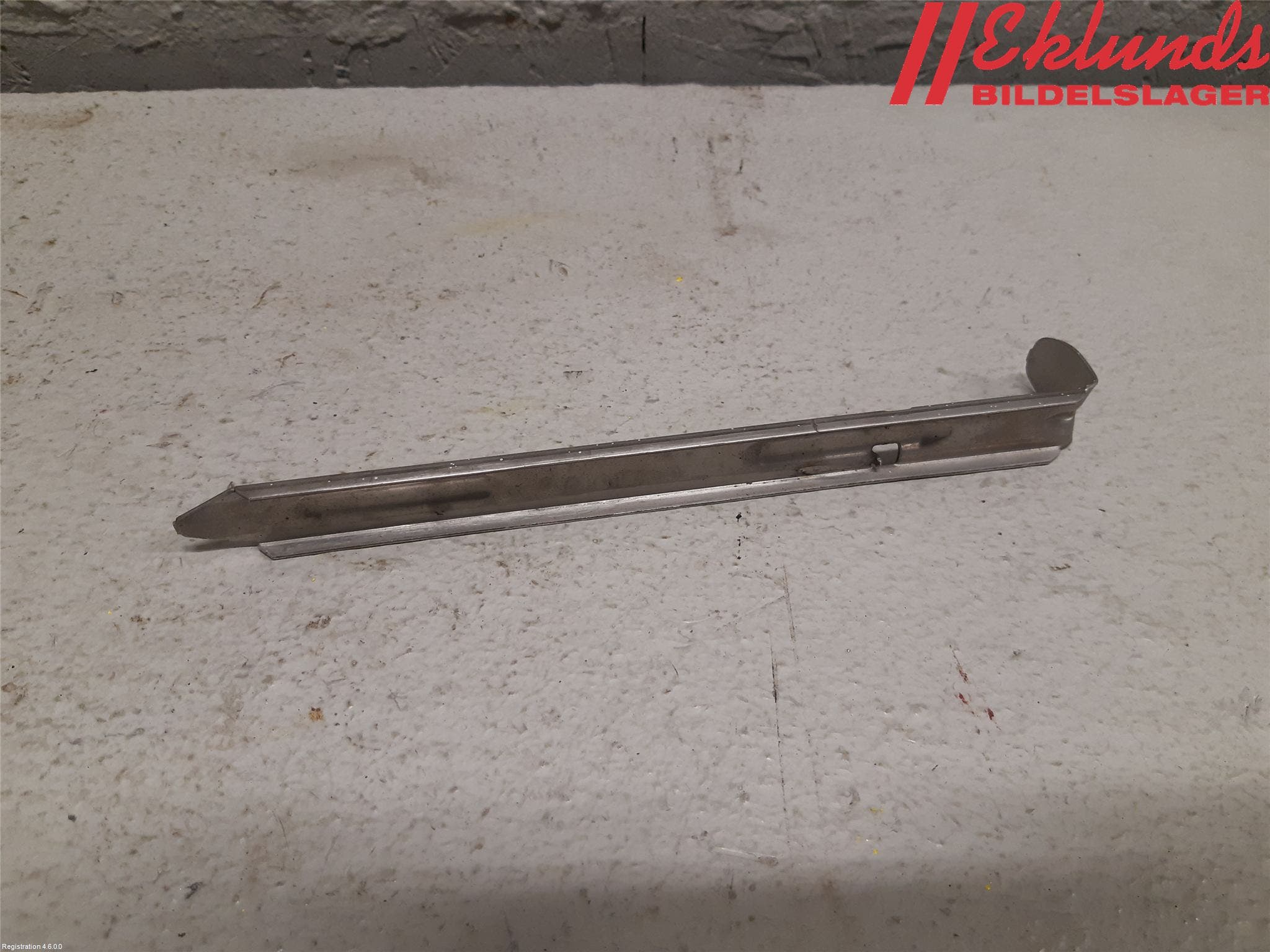 Volvo V70 08-13 Strålkast Fästsarg