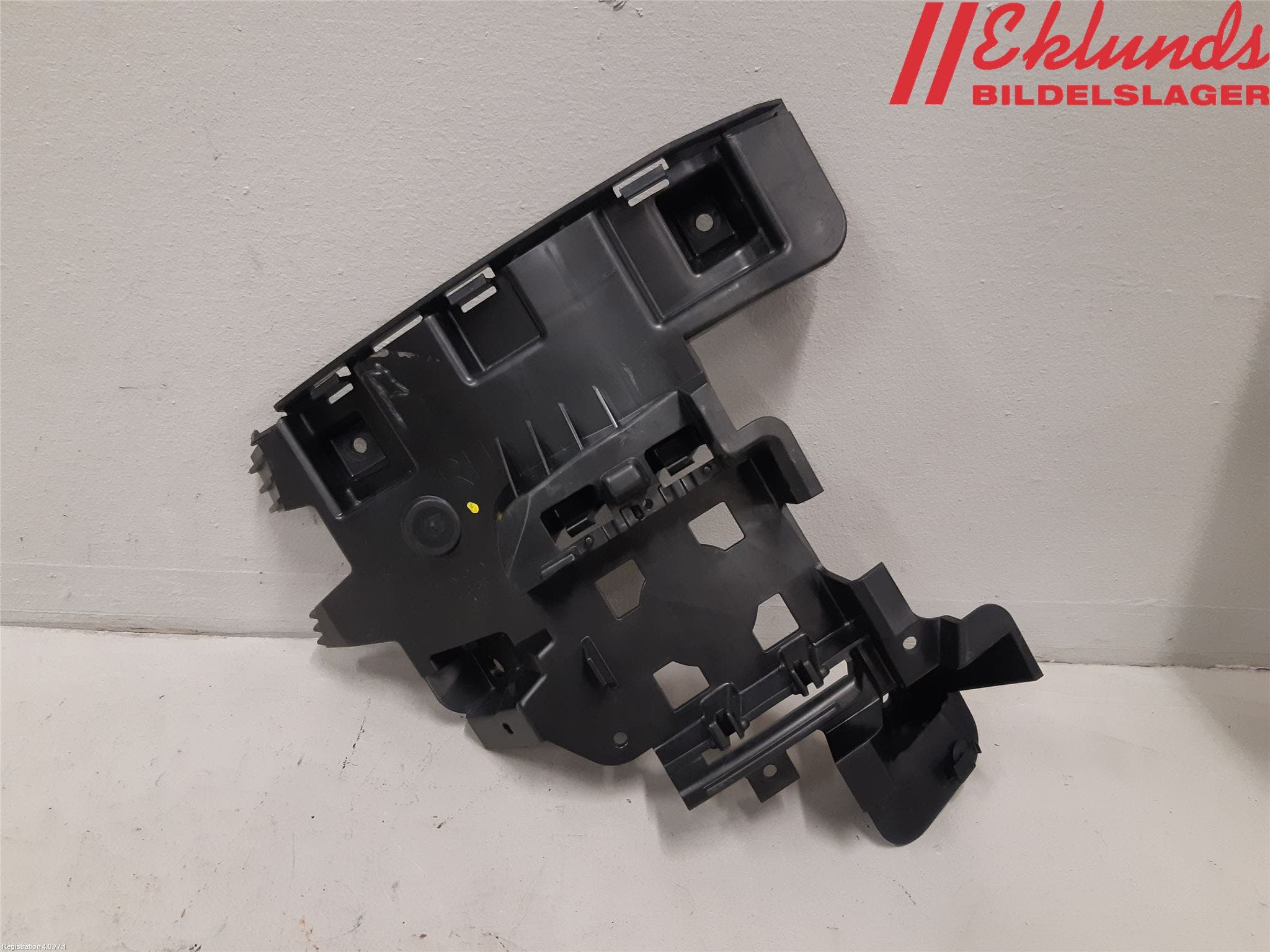 Volvo S60 14-18 Stötfångarfäste Bak Hö