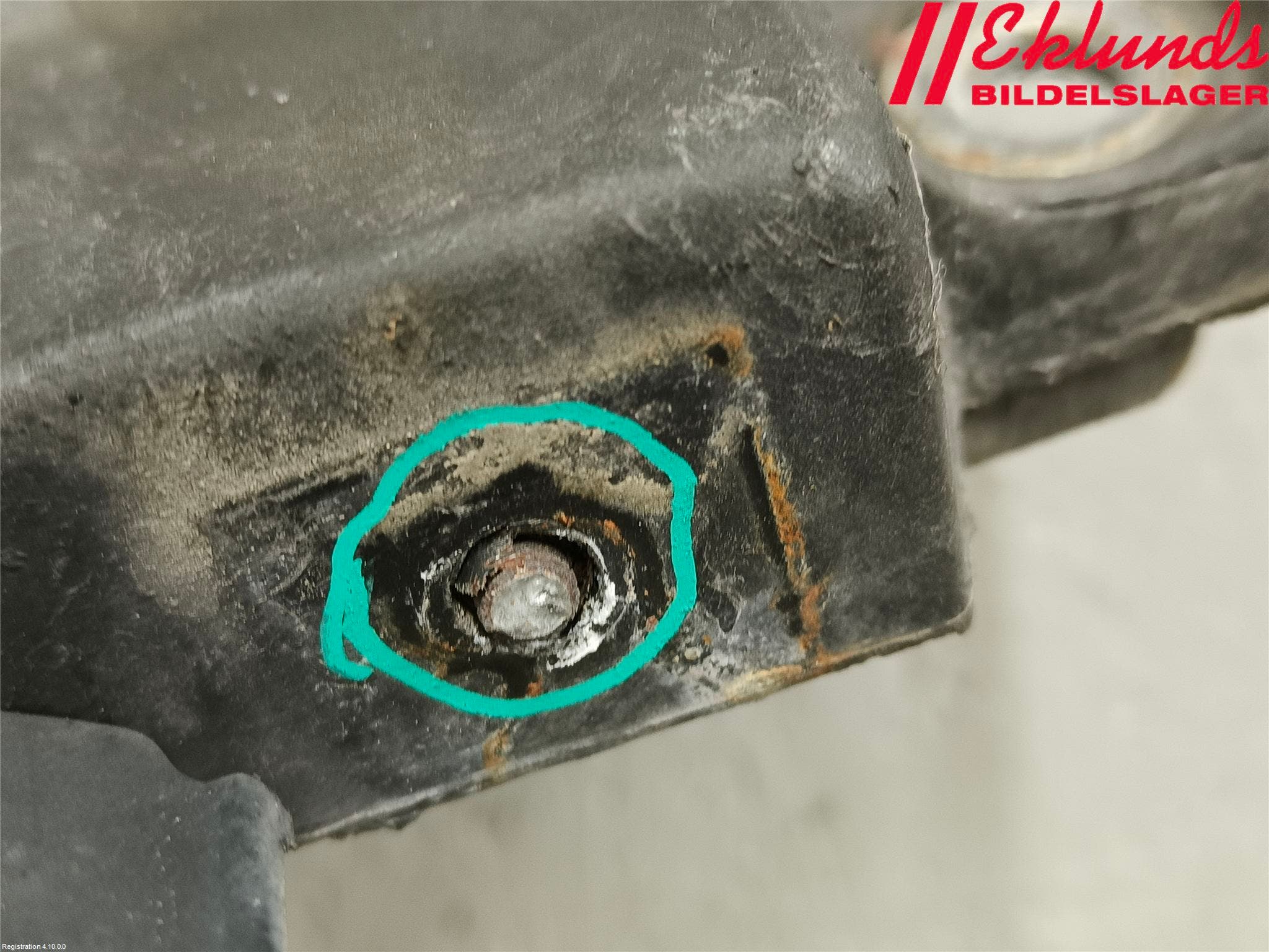 Volvo 940 91-98 Front Huvlåsplåt-Balk