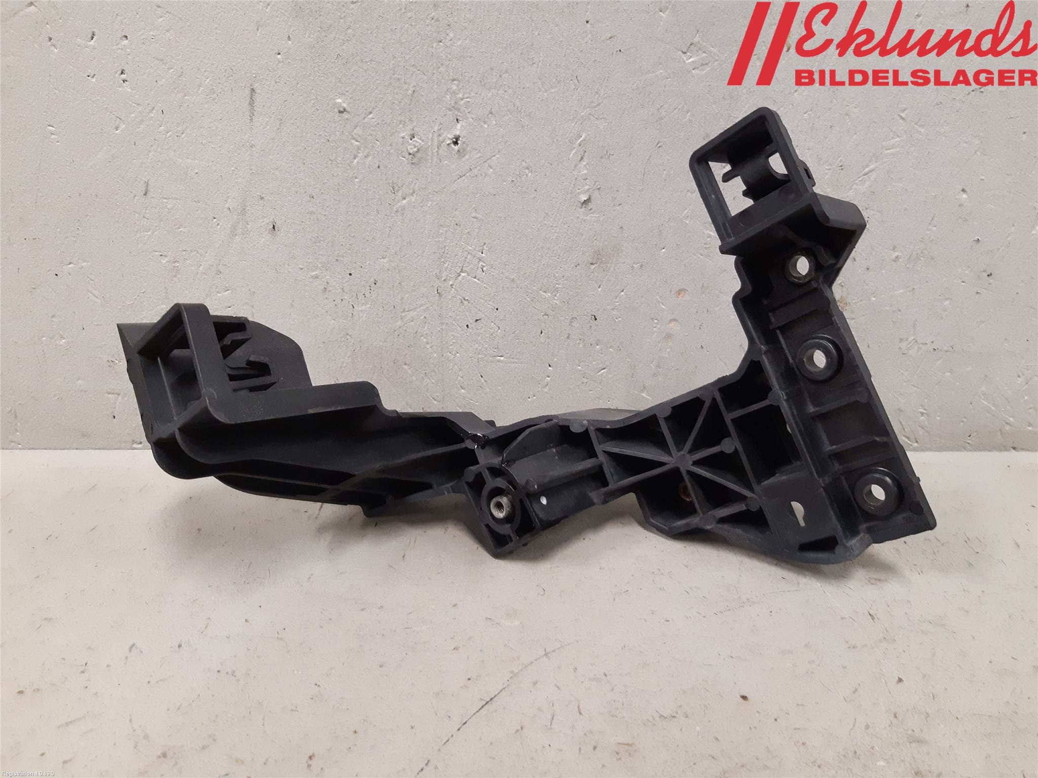 Kia CEED 12-18 Strålkast Fästsarg