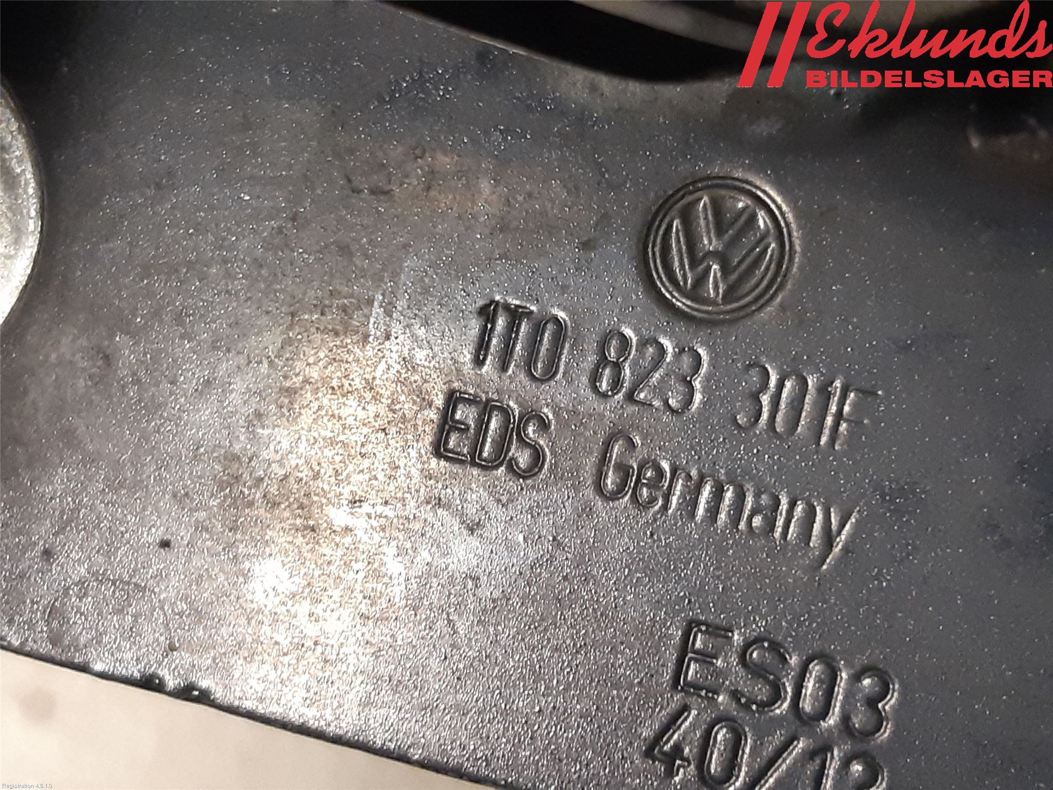 Volkswagen VW TOURAN 10-15 Huvgångjärn