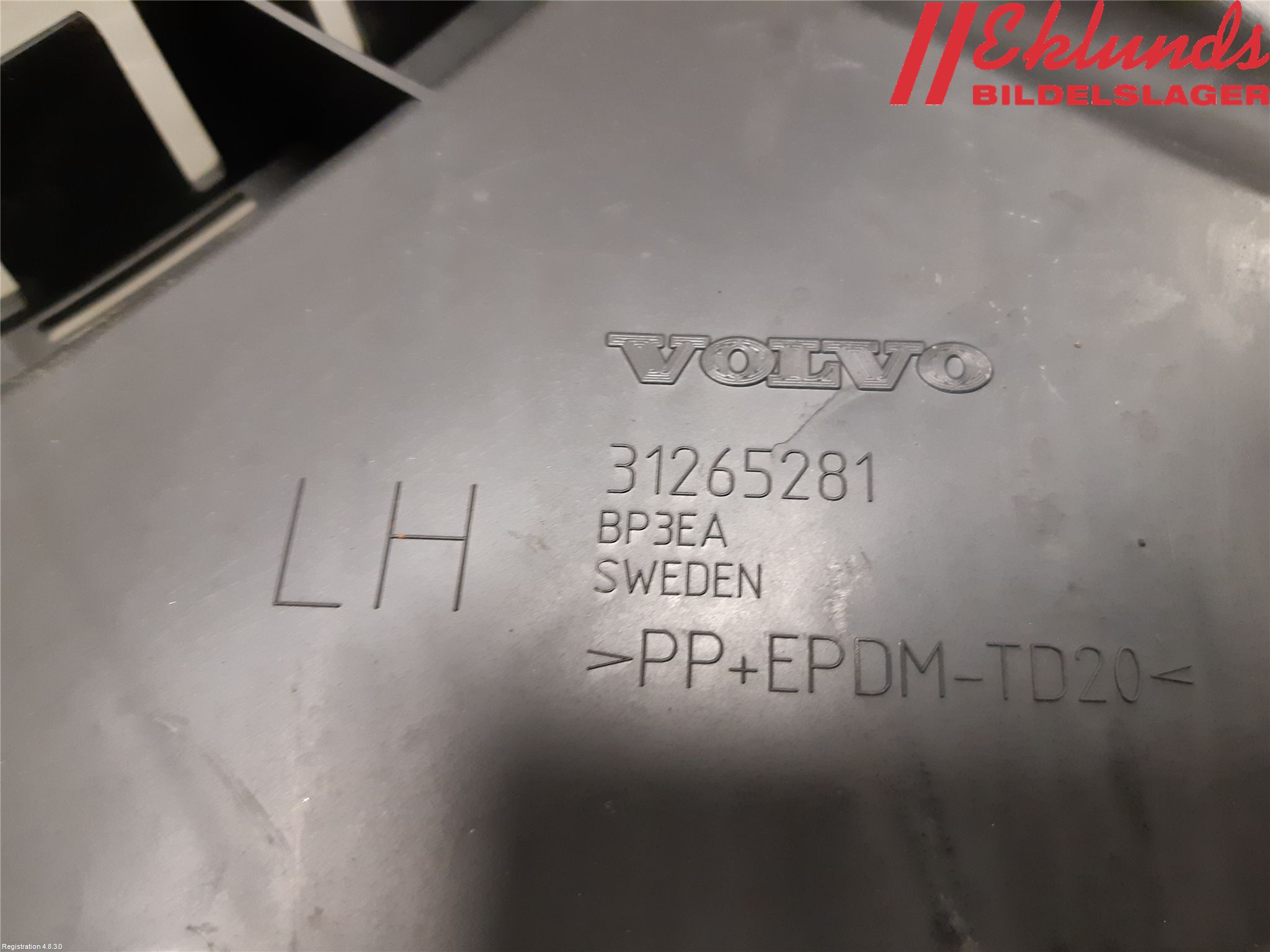 Volvo V60 11-13 Stötfångarfäste Bak Vä
