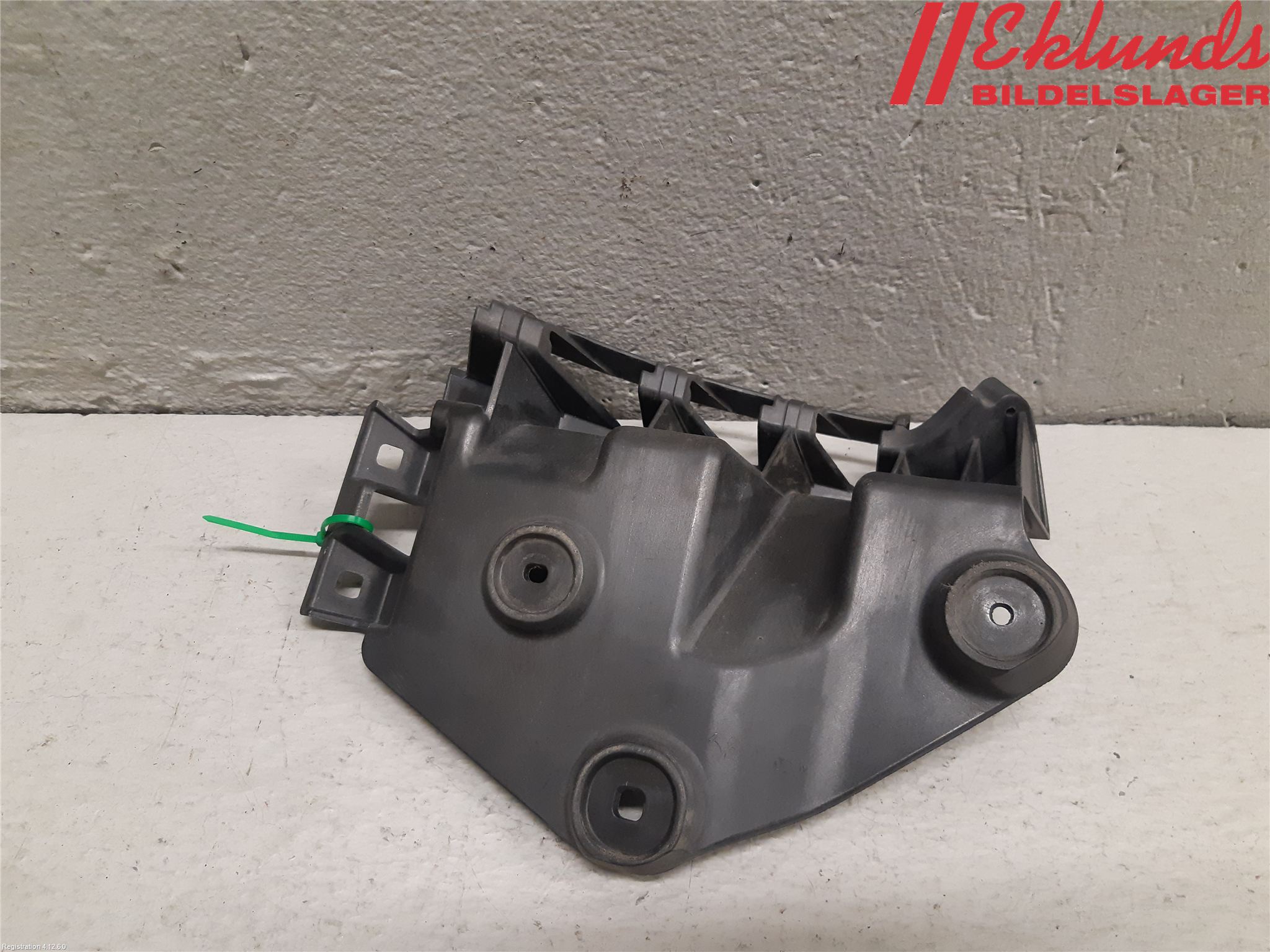 Audi A3/S3 05-13 Stötfångarfäste Bak Hö