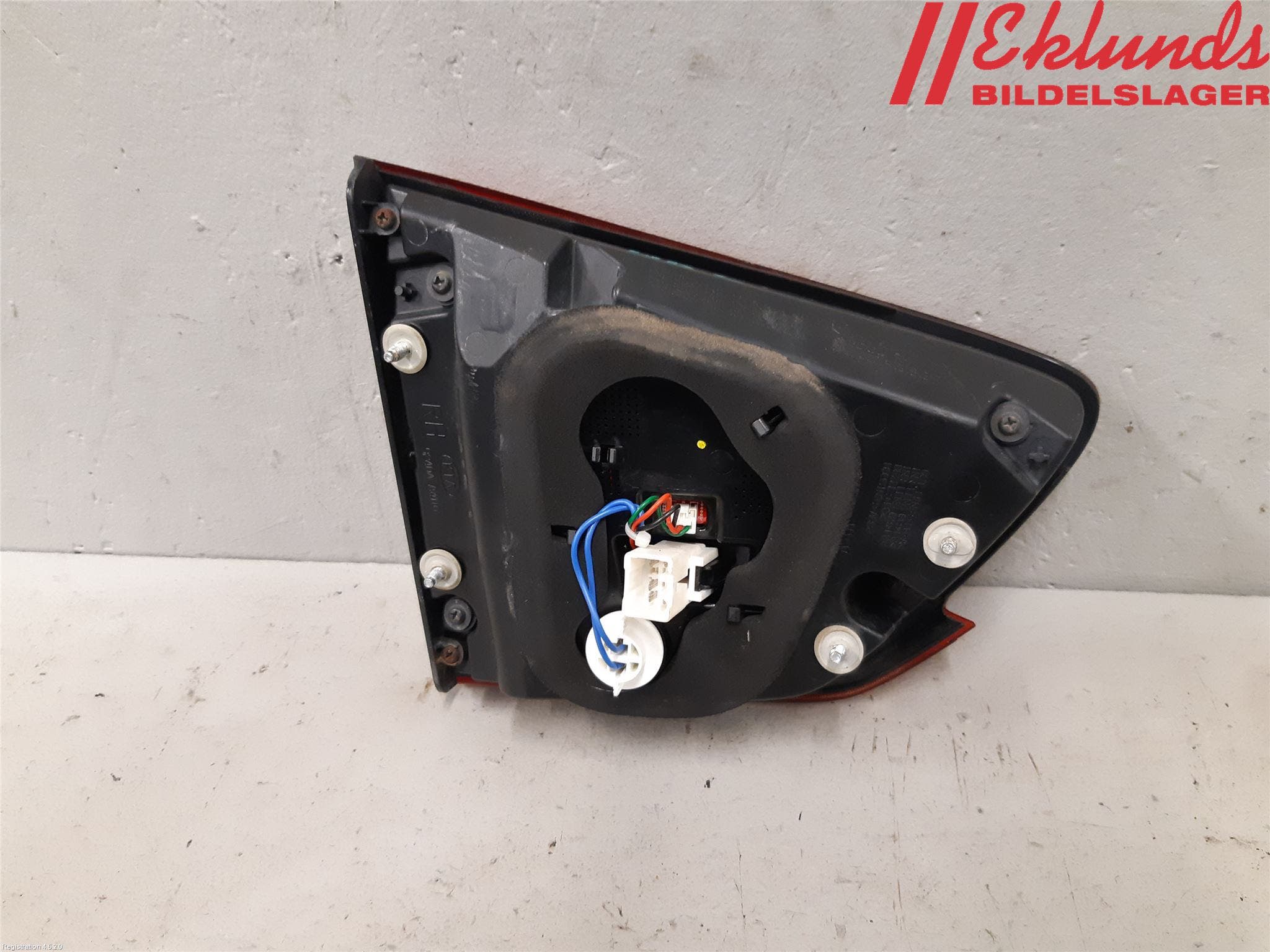 Kia CARENS III 13-19 Bakljus Lucka Hö