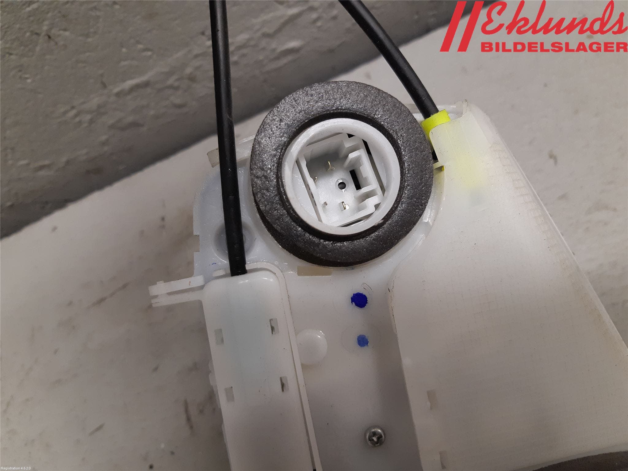 Toyota YARIS XP130 12-14 Låskista-Dörrlås