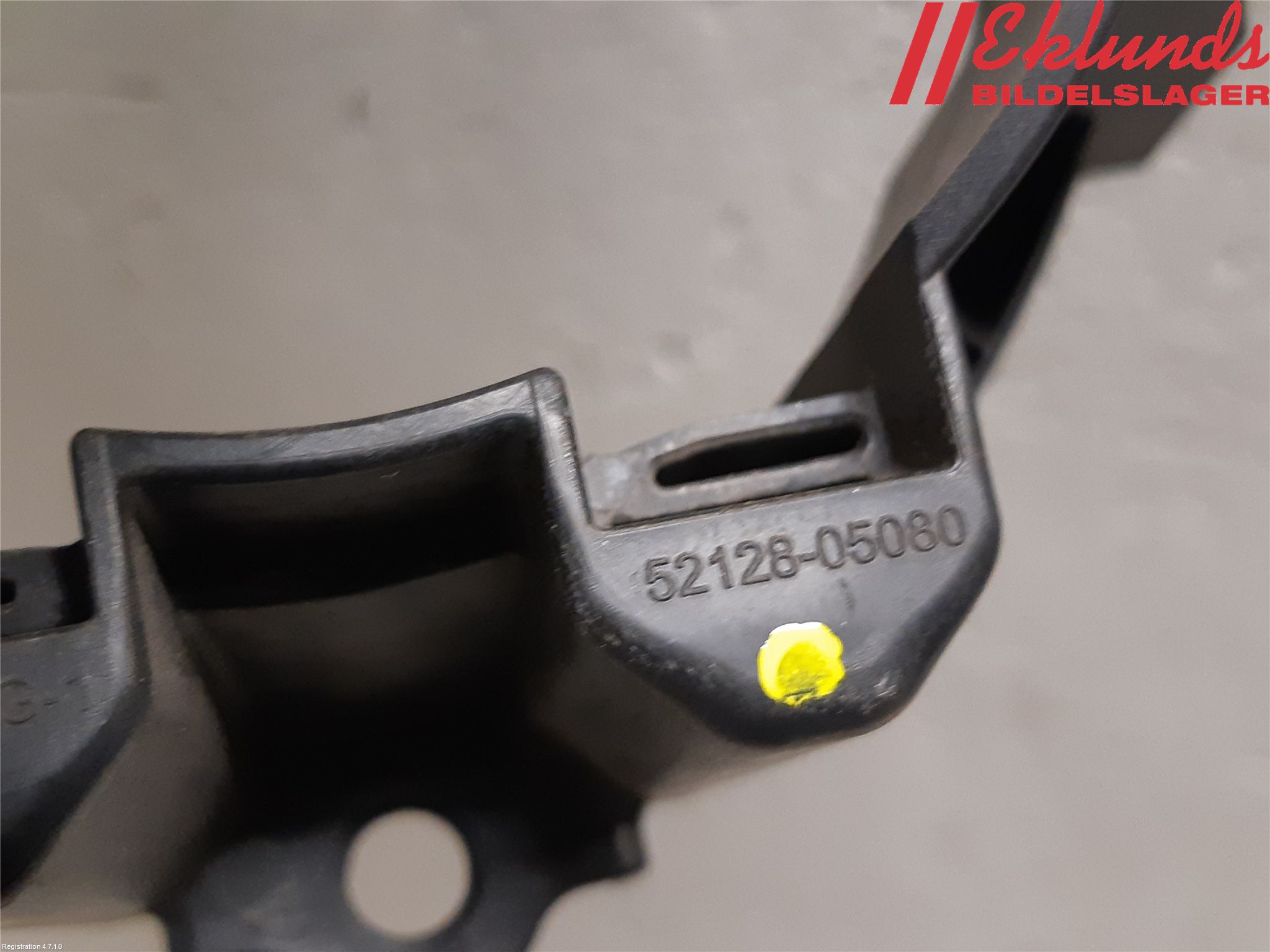 Toyota AVENSIS 09-15 Dimljussarg Fram