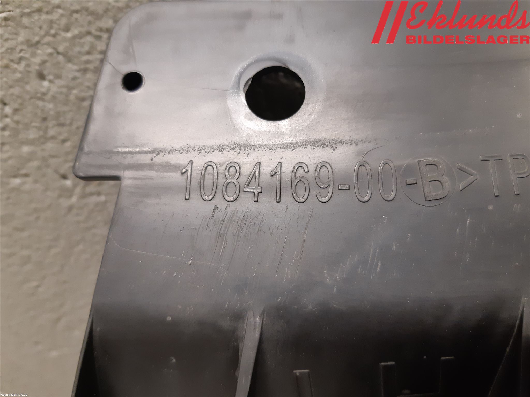 Tesla MODEL 3 17- Stötfångarfäste Fram Vä