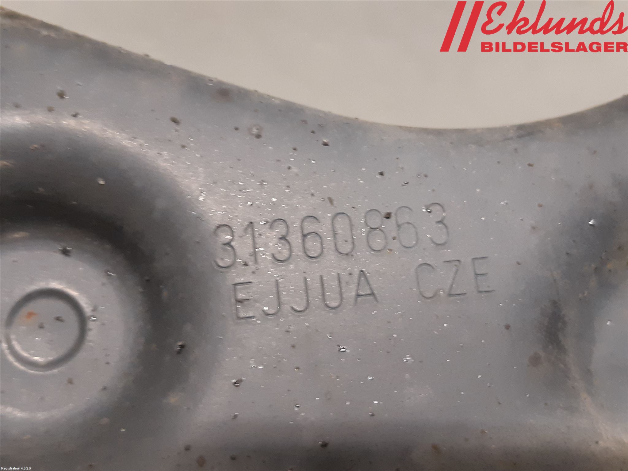 Volvo V90 17->> Bärarm Bak Övre Vänster