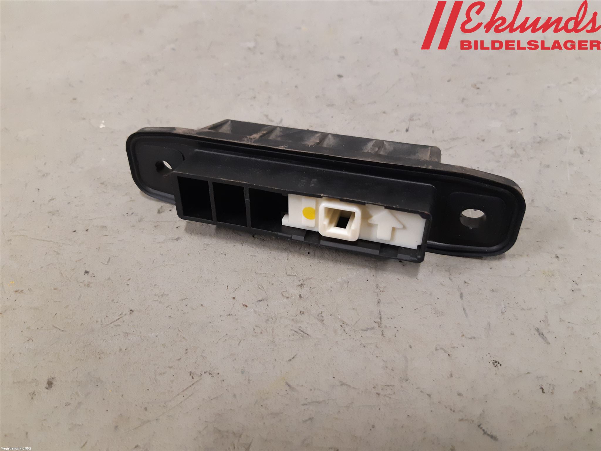 Toyota YARIS XP130 12-14 Bakluckehandtag