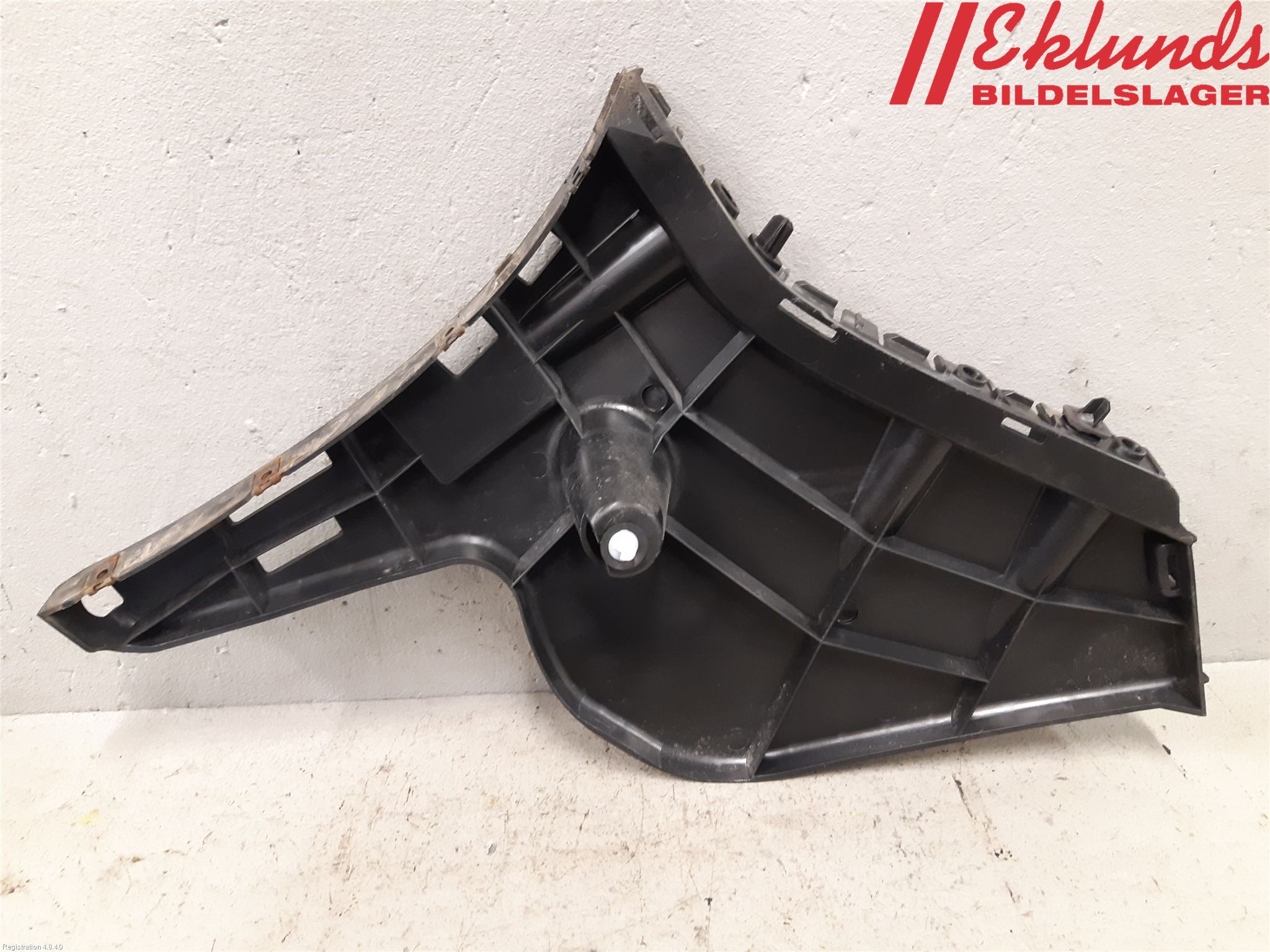 Volvo V60 14-18 Stötfångarfäste Bak Hö