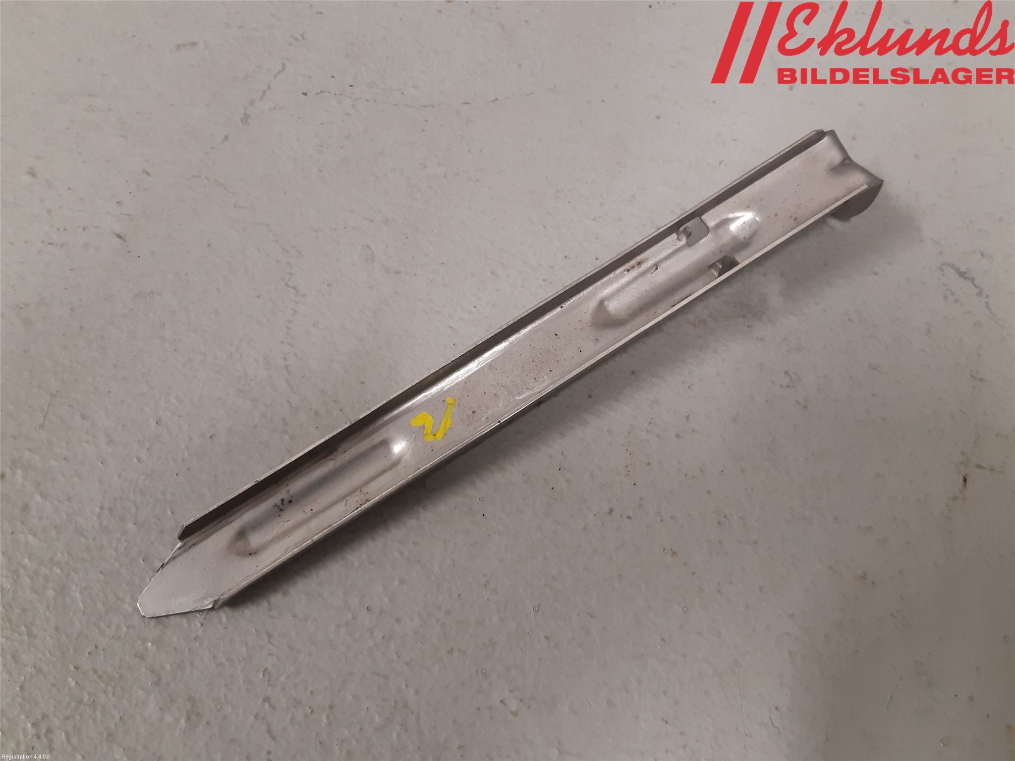 Volvo V70 08-13 Strålkast Fästsarg