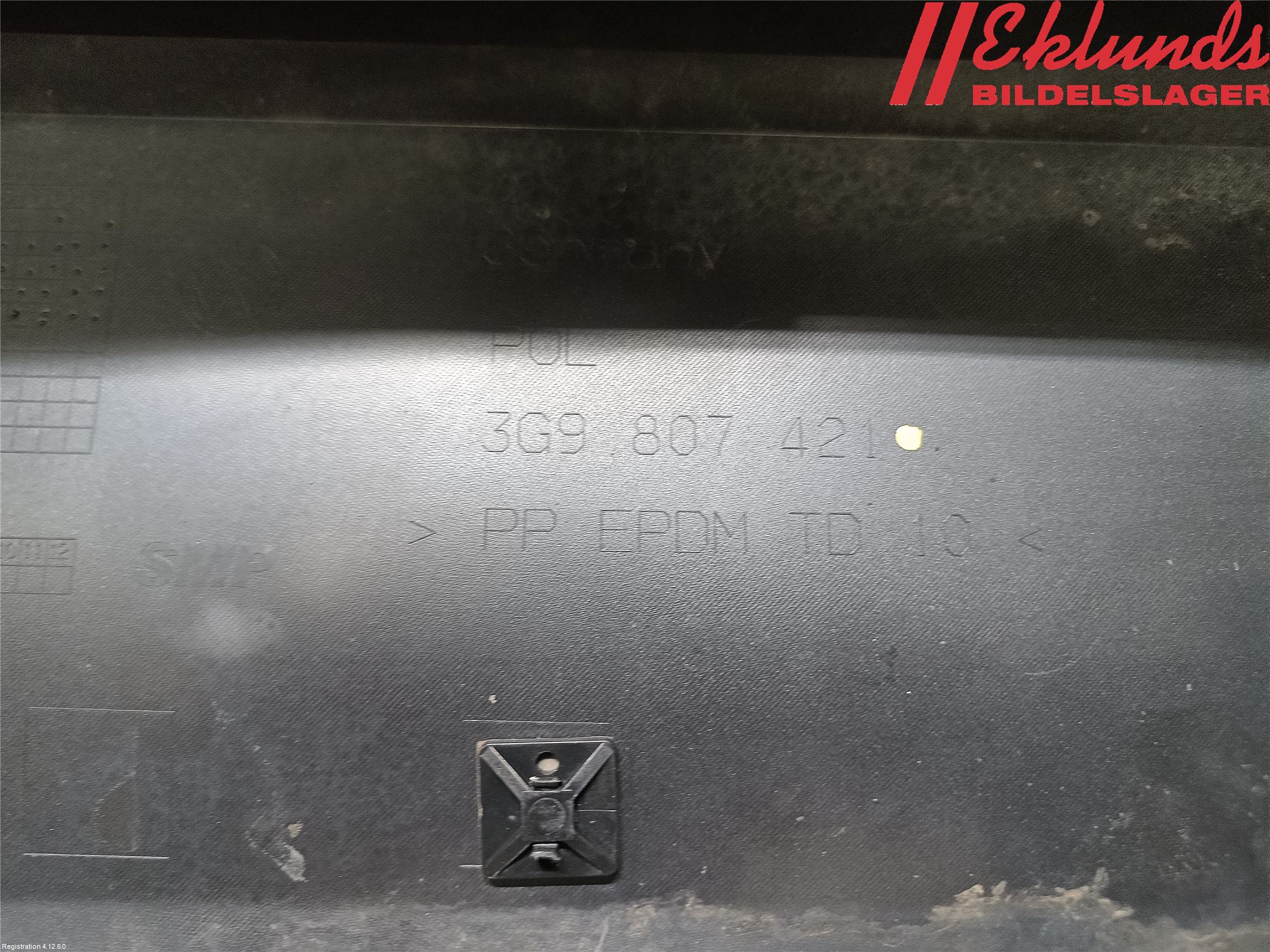 Volkswagen VW PASSAT 15-19 Stötfångarbeklädnad Bak