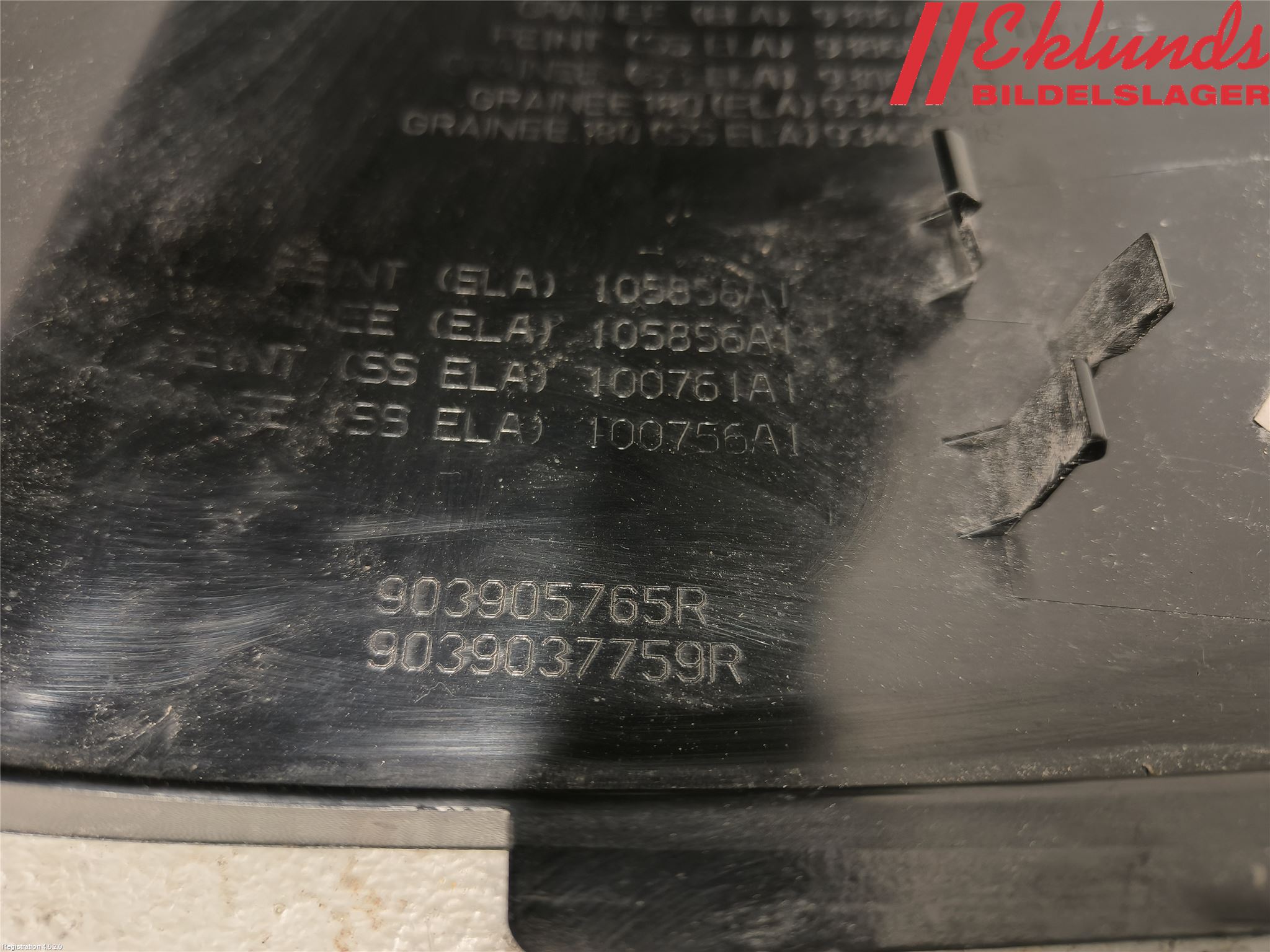 Renault TRAFIC/E-TECH 15- Bakljussarg