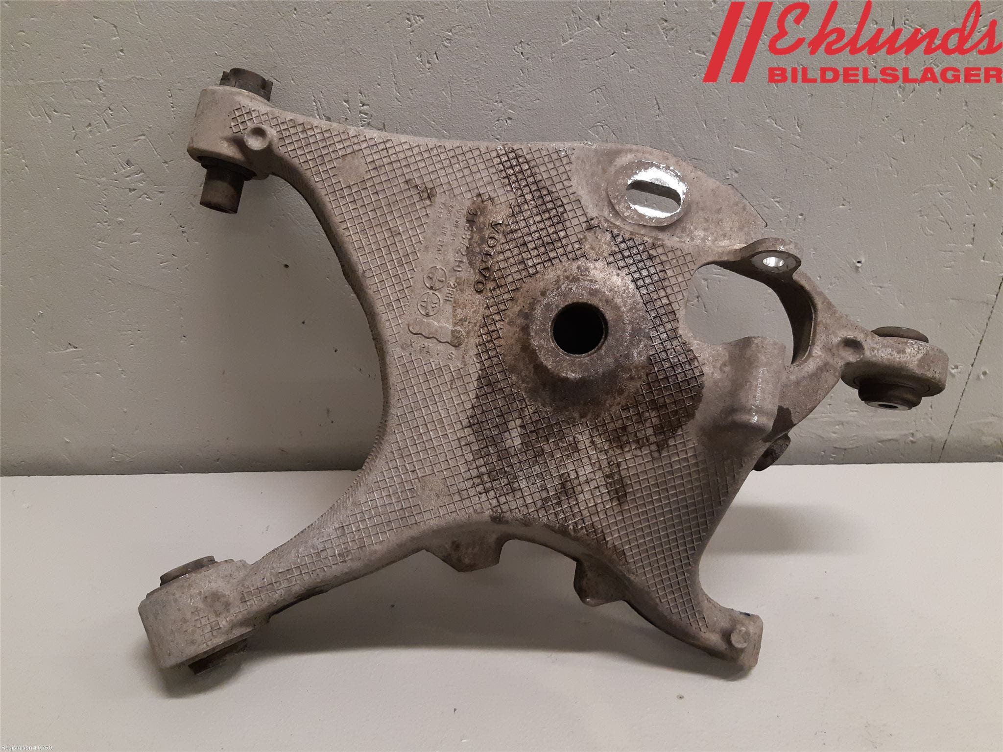 Volvo V90 17->> Bärarm Bak Höger