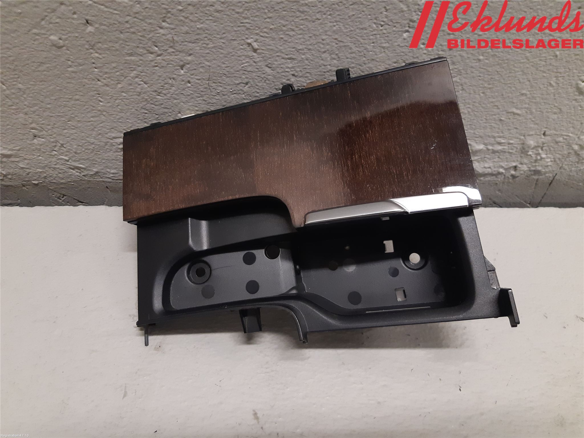 Volvo XC90/RECHARGE 16- Instrumentbräda Förvaringsfack