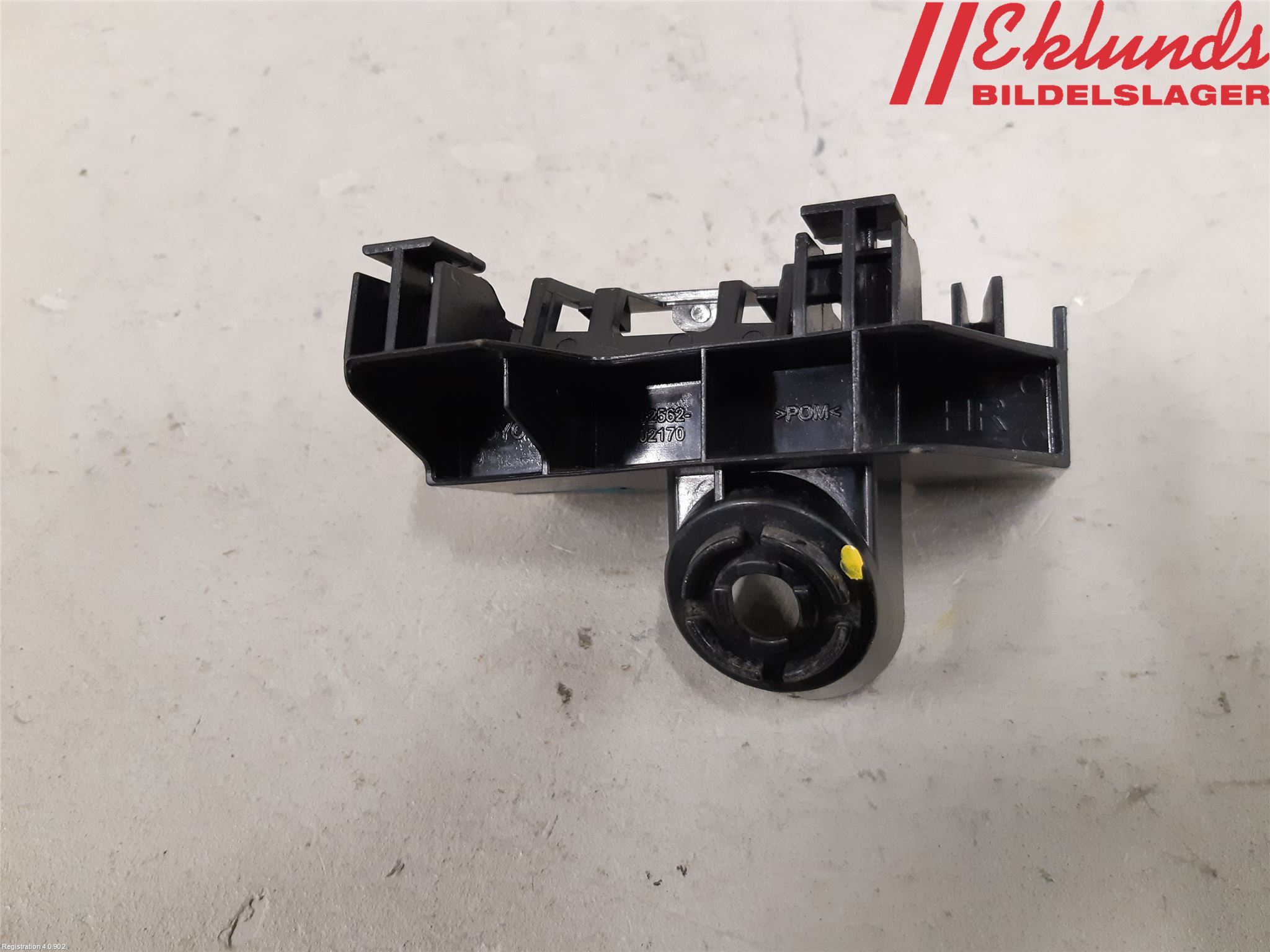 Toyota AURIS 13-19 Stötfångarfäste Bak Hö