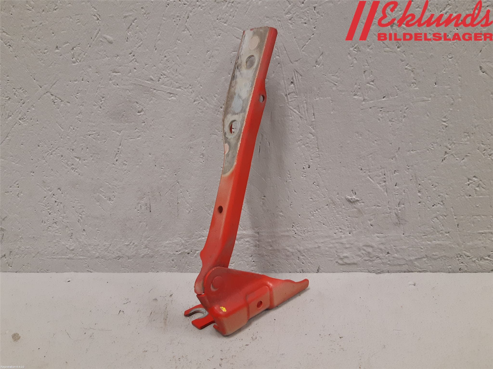 Volkswagen VW POLO 10-17 Huvgångjärn