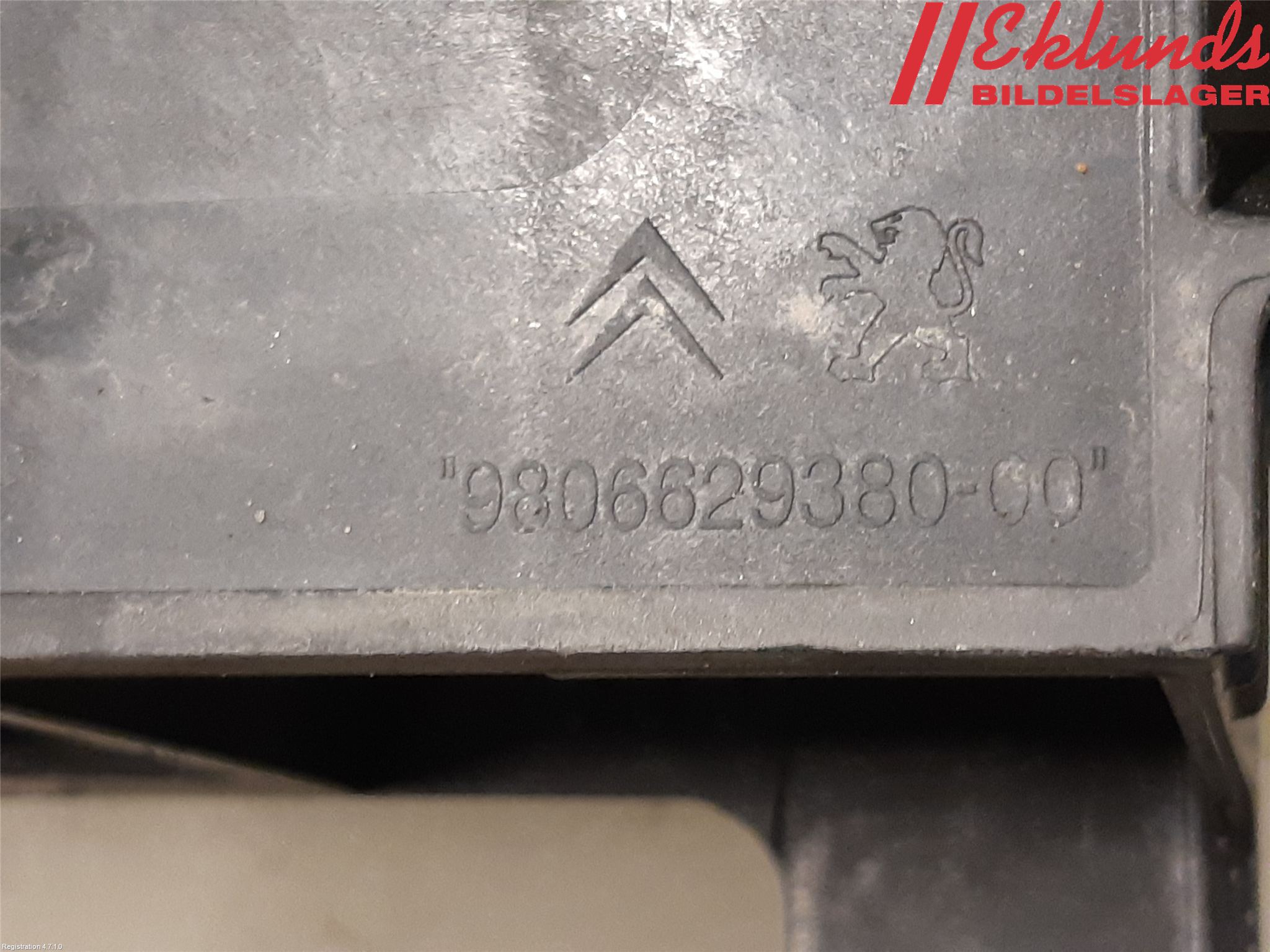 Citroen C4 PICASSO 14-18 Front Huvlåsplåt-Balk