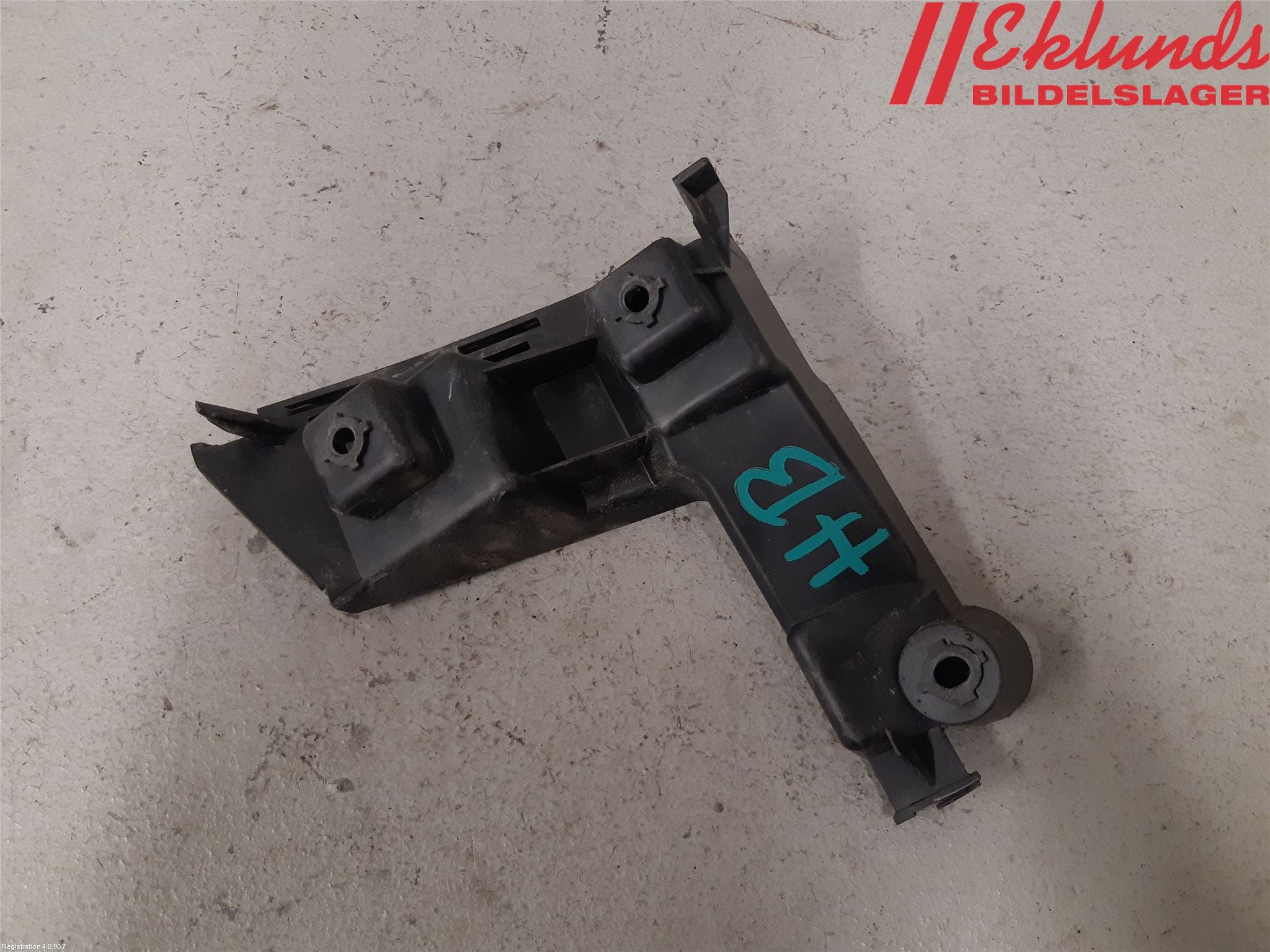 Volvo V70 08-13 Stötfångarfäste Bak Hö