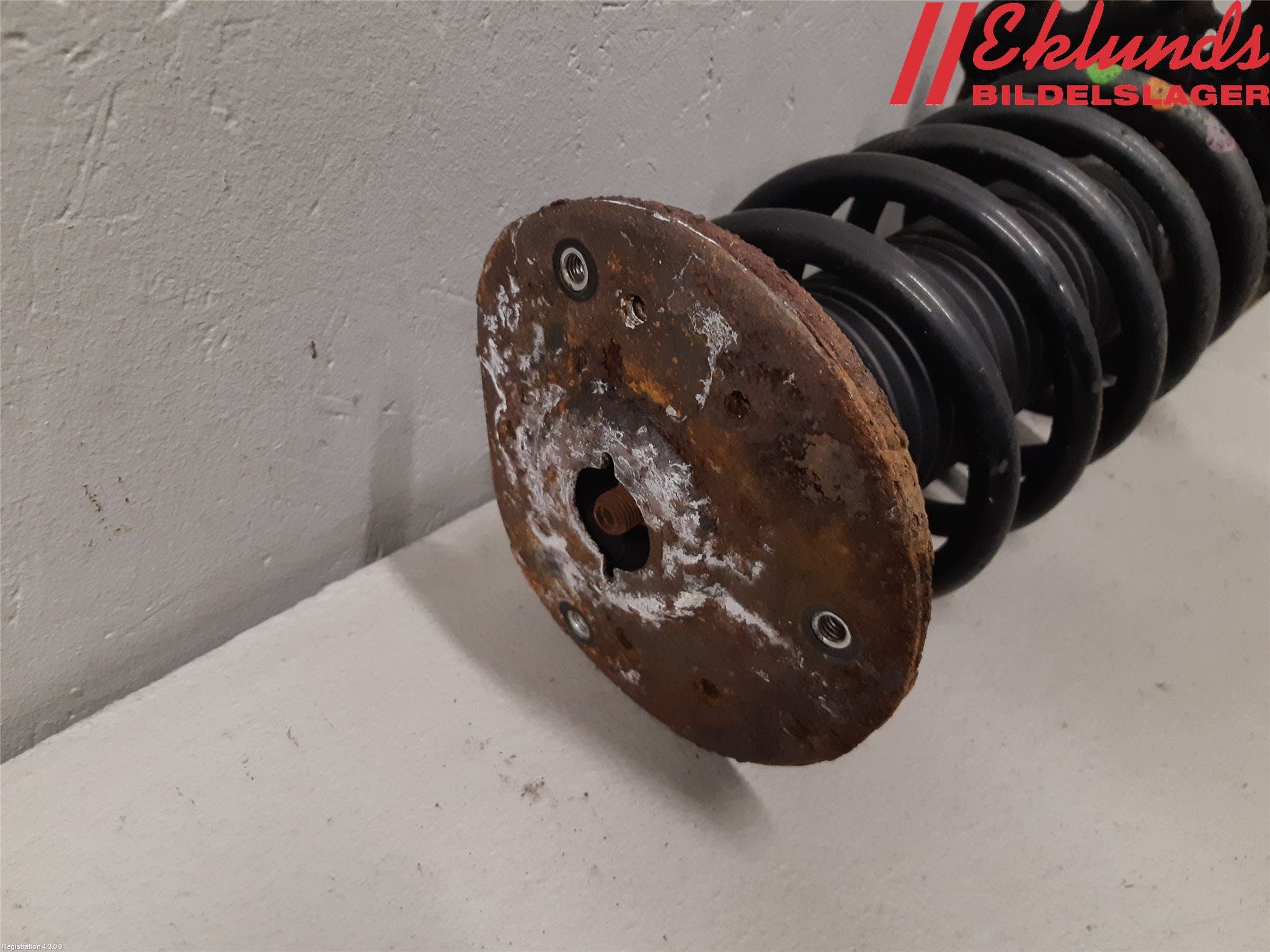 Volvo V70 08-13 Fjäderben Fram Höger