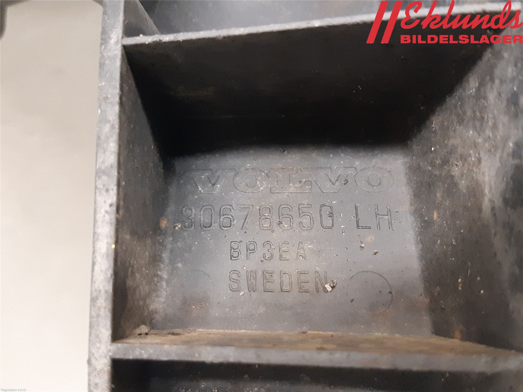 Volvo V70 08-13 Stötfångarfäste Bak Vä