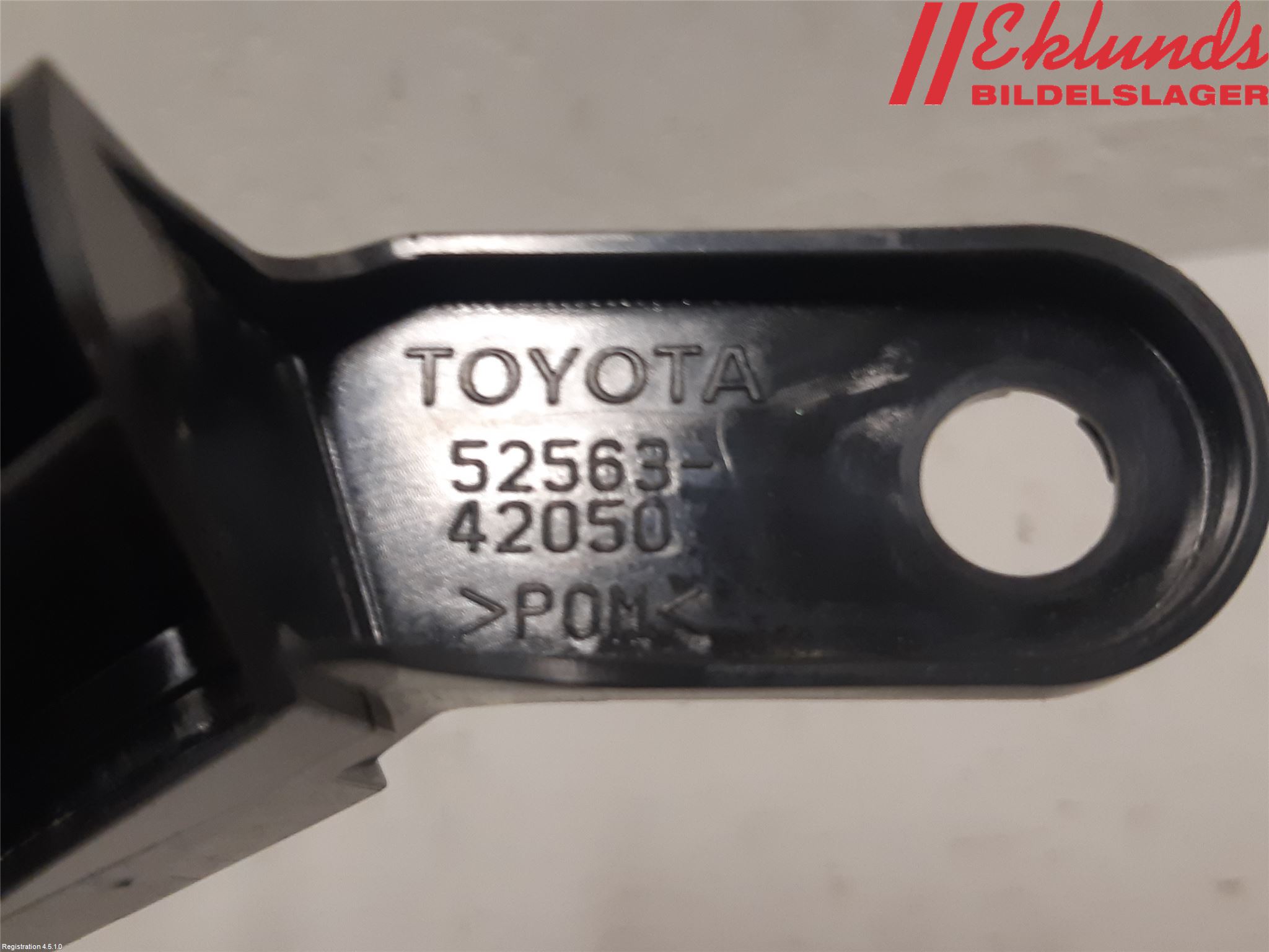Toyota RAV4 19- Stötfångarfäste Bak Vä
