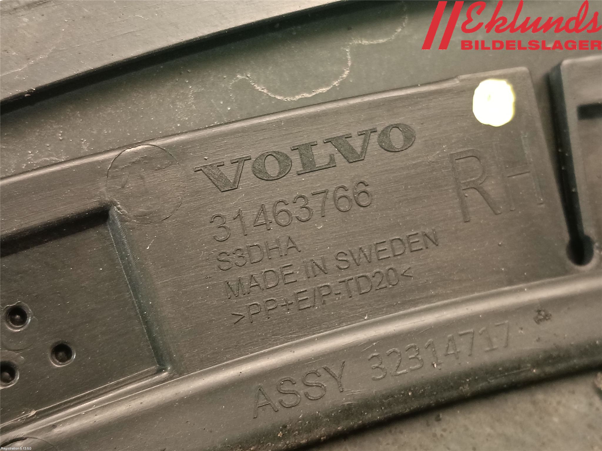 Volvo V60 CROSS COUNTRY 19- List Skärmkant