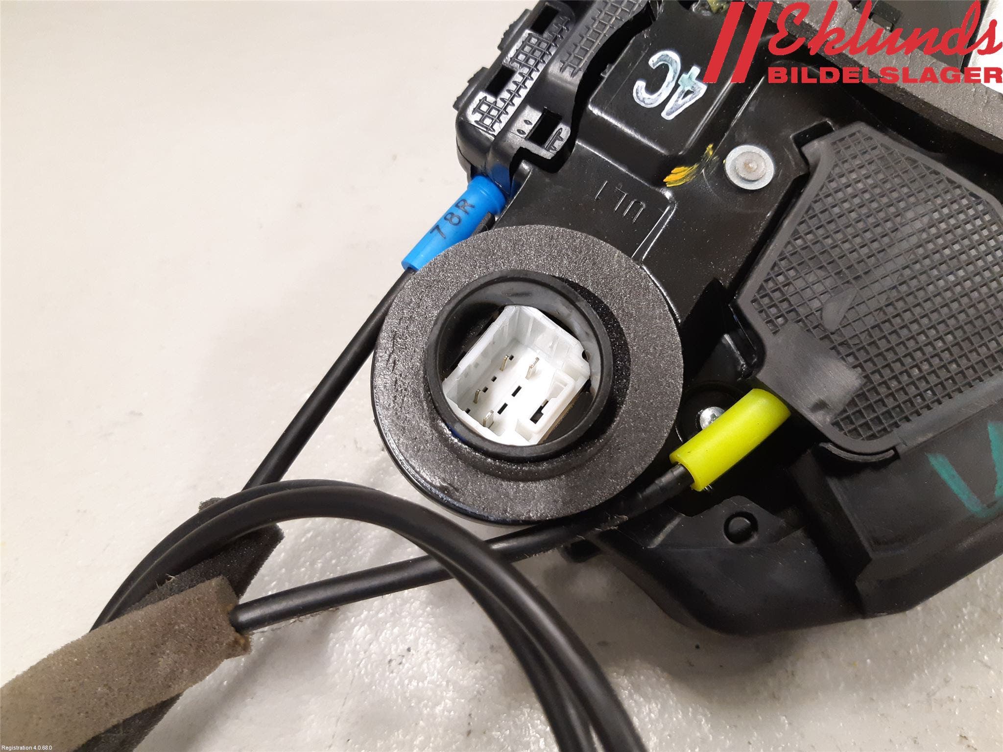 Toyota AVENSIS 16-18 Låskista-Dörrlås