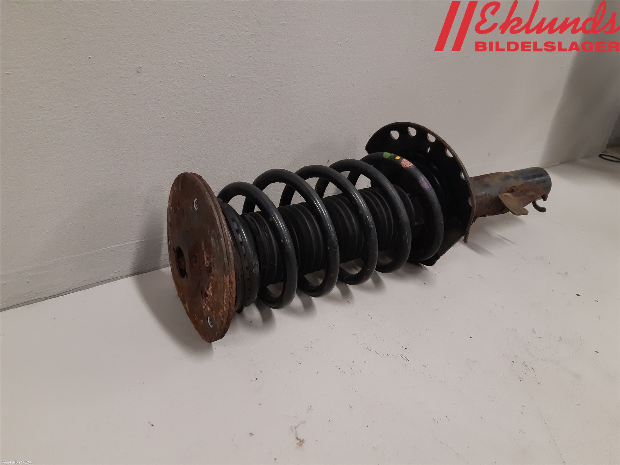 Volvo V70 08-13 Fjäderben Fram Vänster