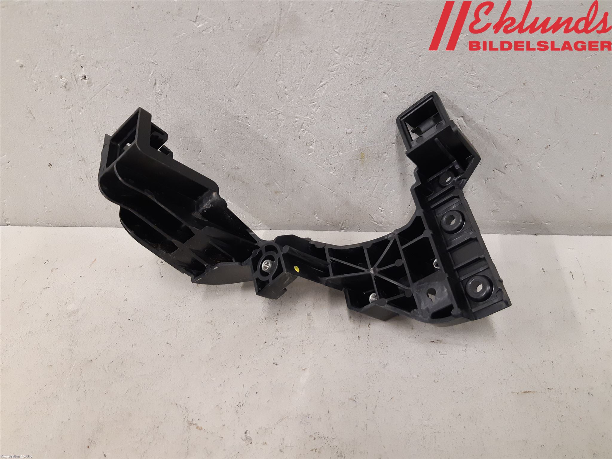 Kia CEED 12-18 Strålkast Fästsarg