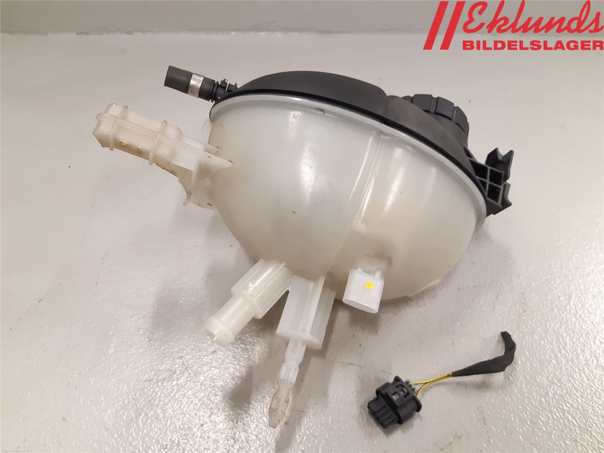 Mercedes-Benz MB E-KLASS (W212) 09-16 Expansionstank