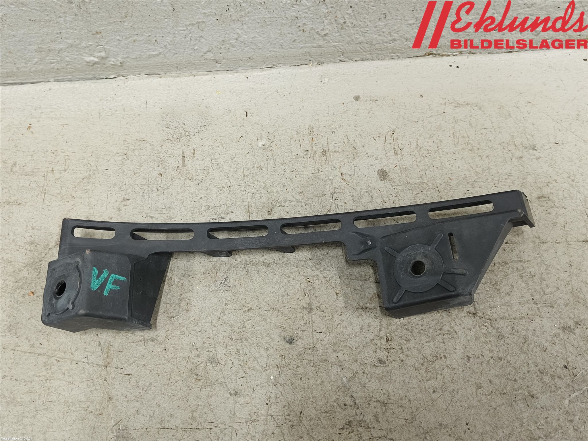 Volkswagen VW CADDY      04-10 Stötfångarfäste Fram Vä