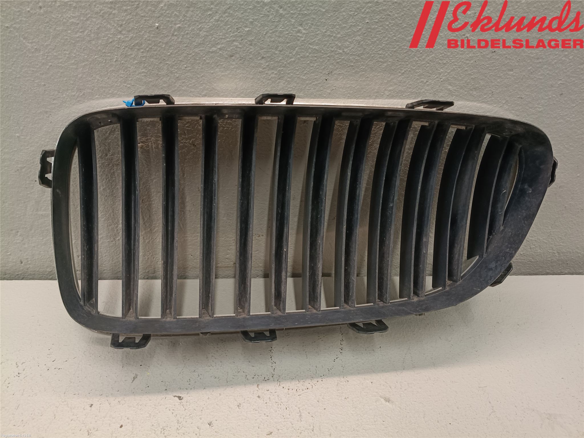 BMW 5 F10/F11/F18 09-17 Grilldel Höger
