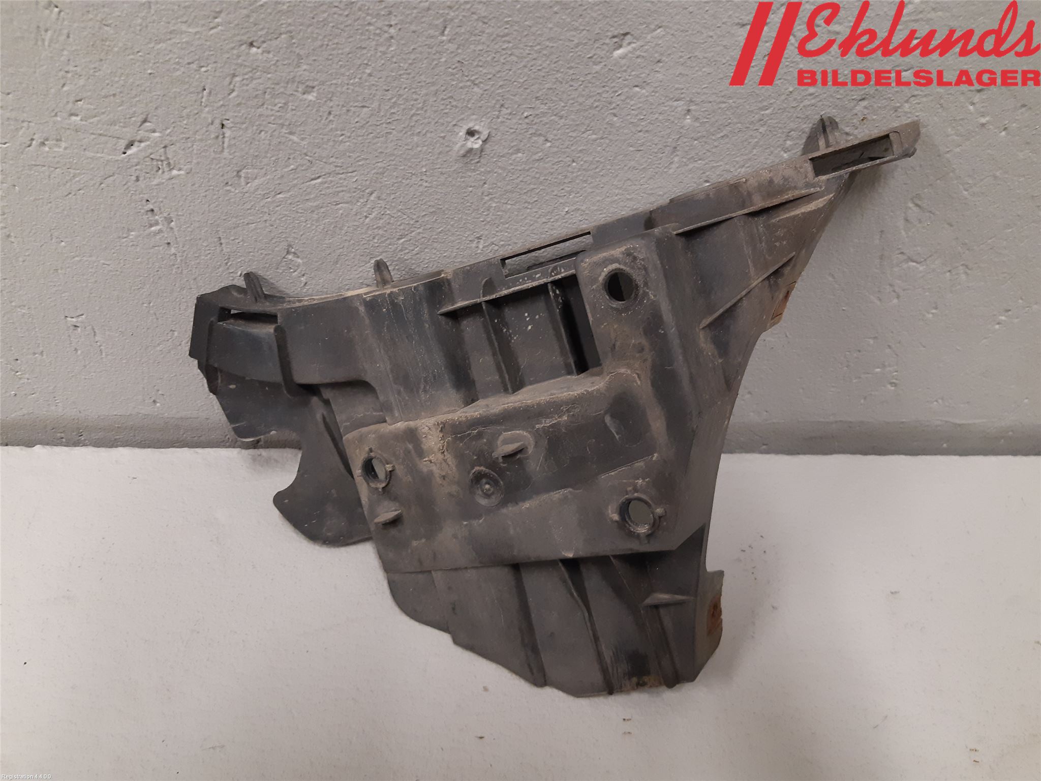 Volvo V70 08-13 Stötfångarfäste Fram Hö