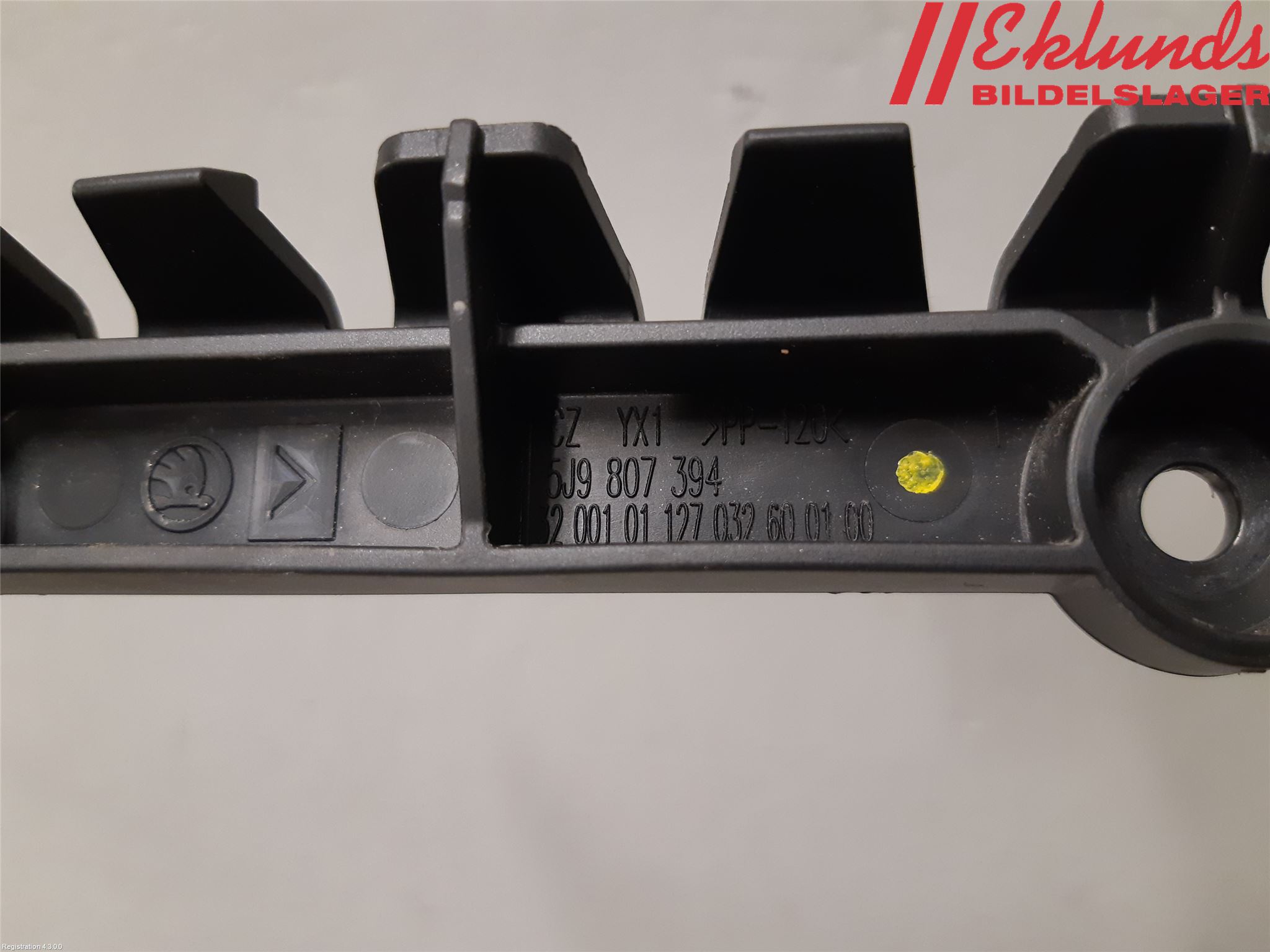 Skoda FABIA 07-14 Stötfångarfäste Bak Hö