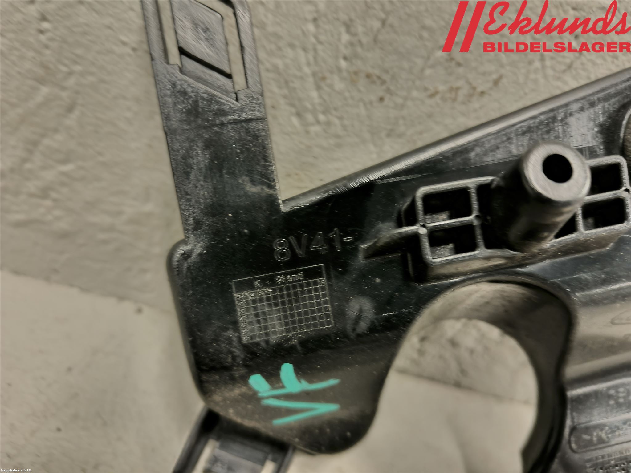 Ford KUGA 08-12 Stötfångarfäste Fram Vä